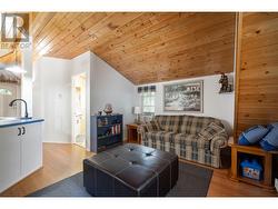 Queen pullout in Carriage House -