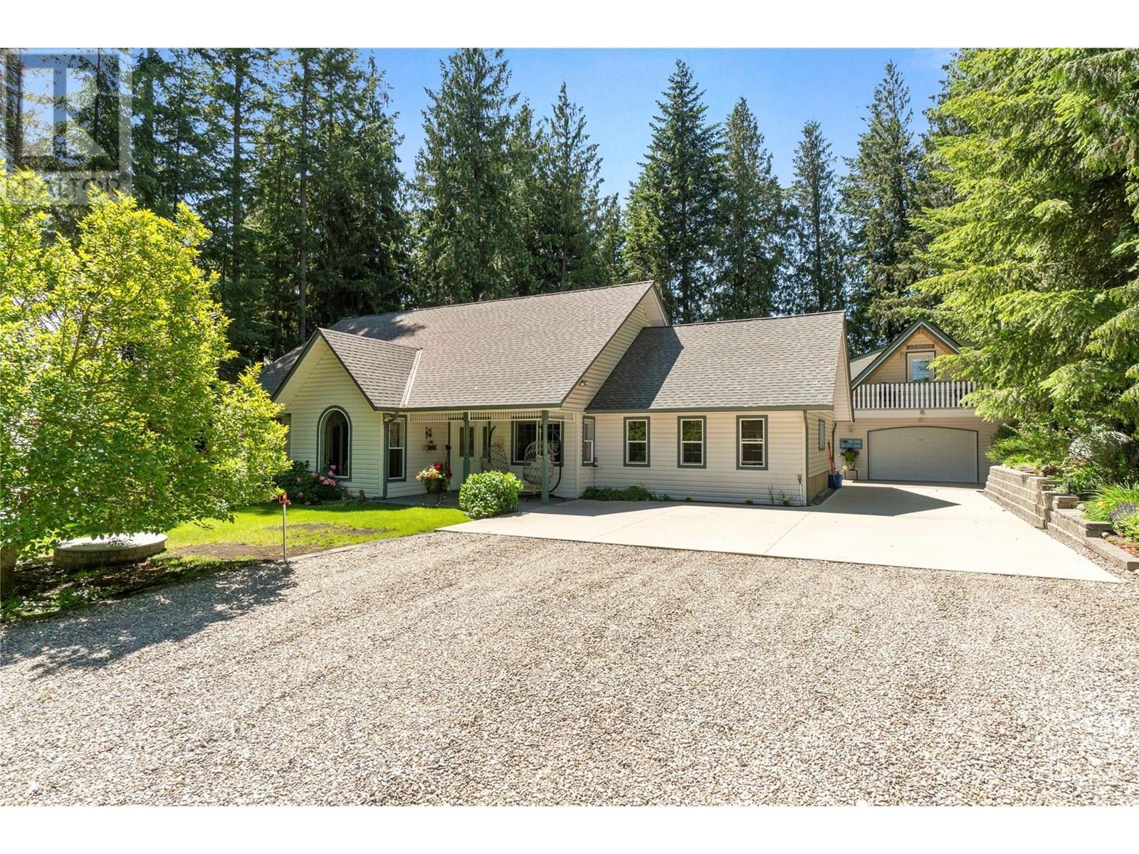 1047 Wharf Road, Scotch Creek, BC - Outdoor