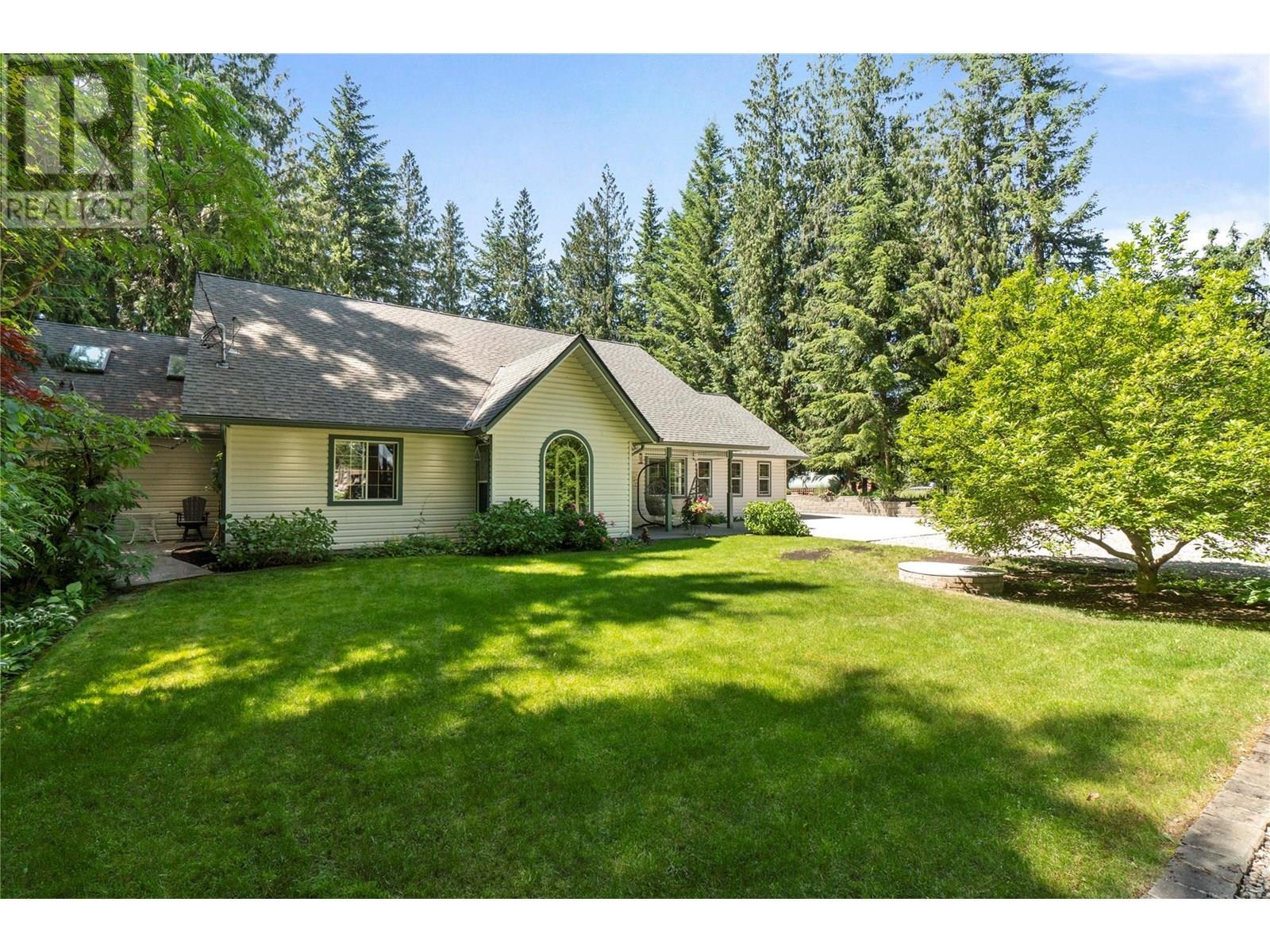 1047 Wharf Road, Scotch Creek, BC - Outdoor