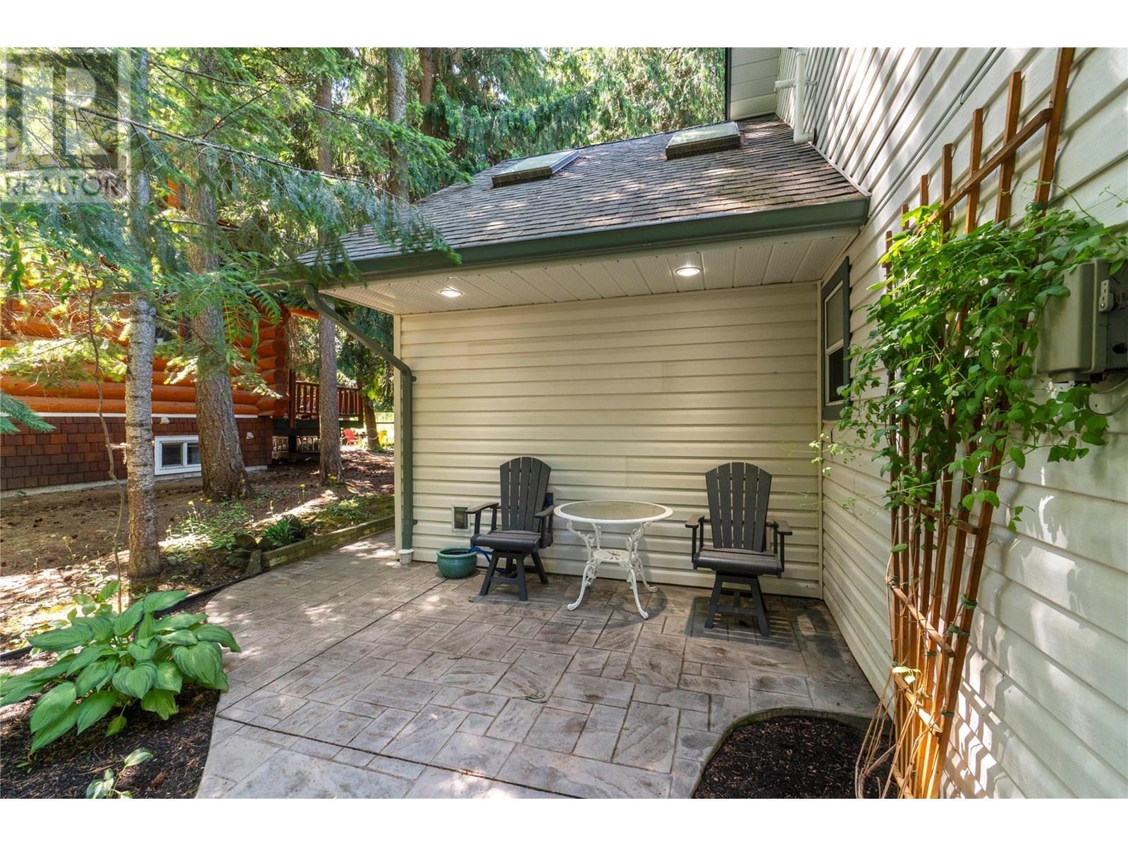 1047 Wharf Road, Scotch Creek, BC - Outdoor With Exterior