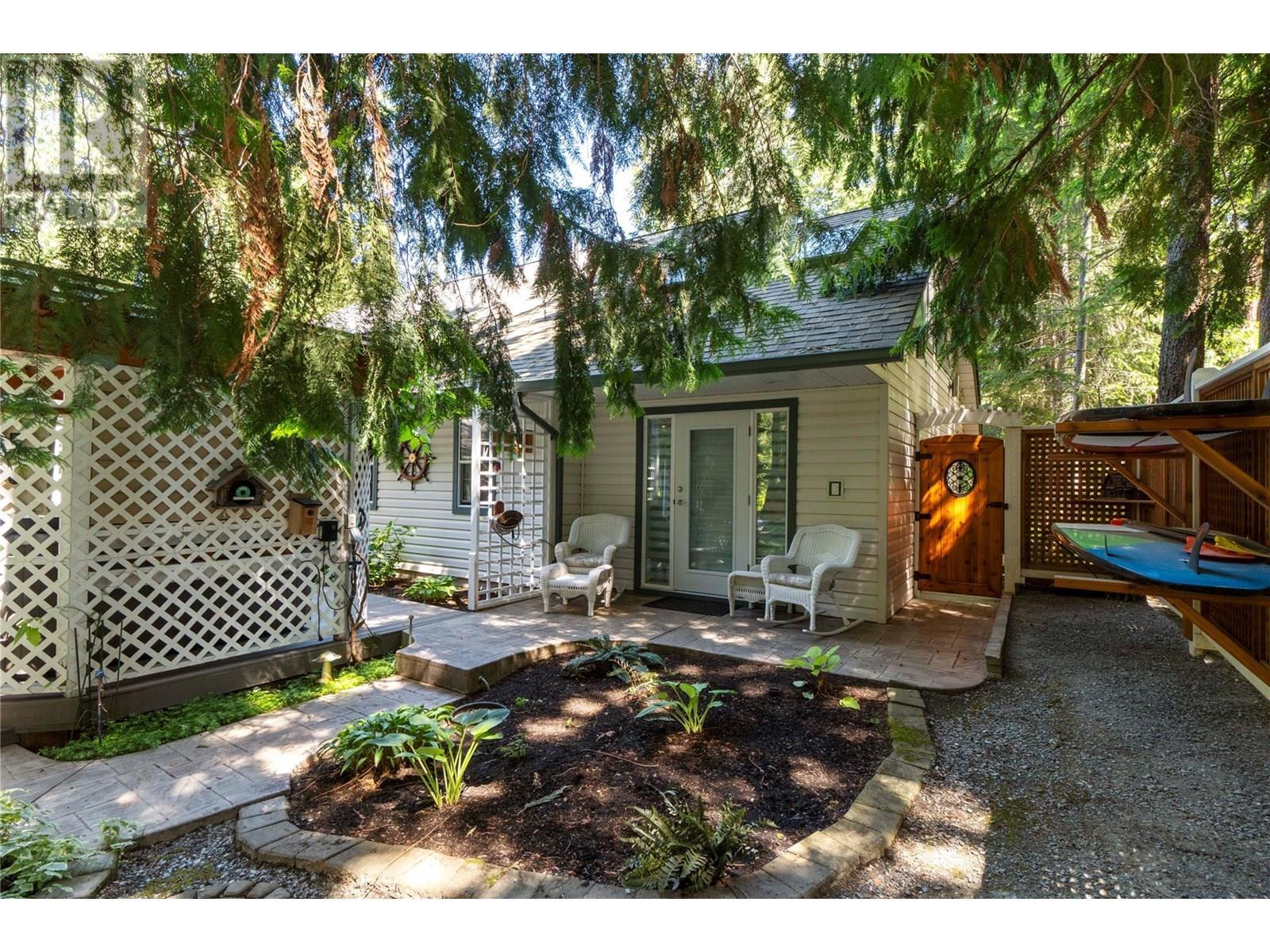 1047 Wharf Road, Scotch Creek, BC - Outdoor With Deck Patio Veranda