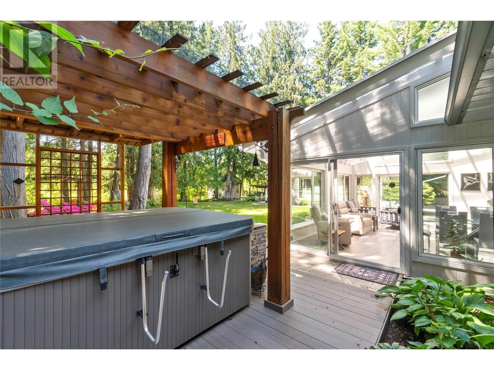 1047 Wharf Road, Scotch Creek, BC - Outdoor With Exterior