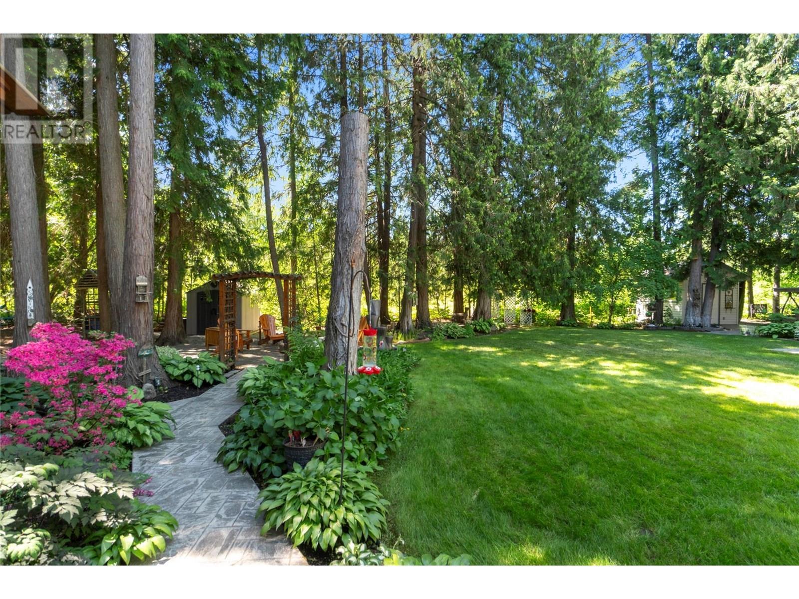 1047 Wharf Road, Scotch Creek, BC - Outdoor