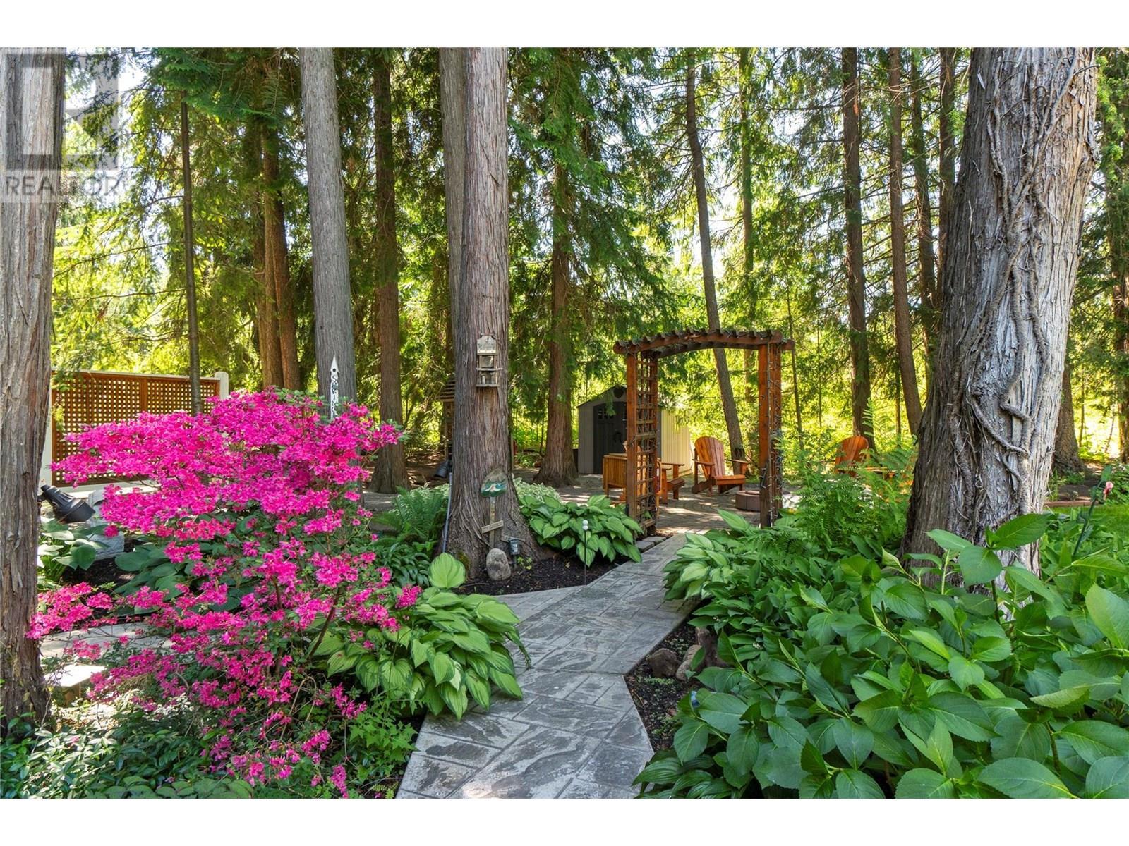 1047 Wharf Road, Scotch Creek, BC - Outdoor