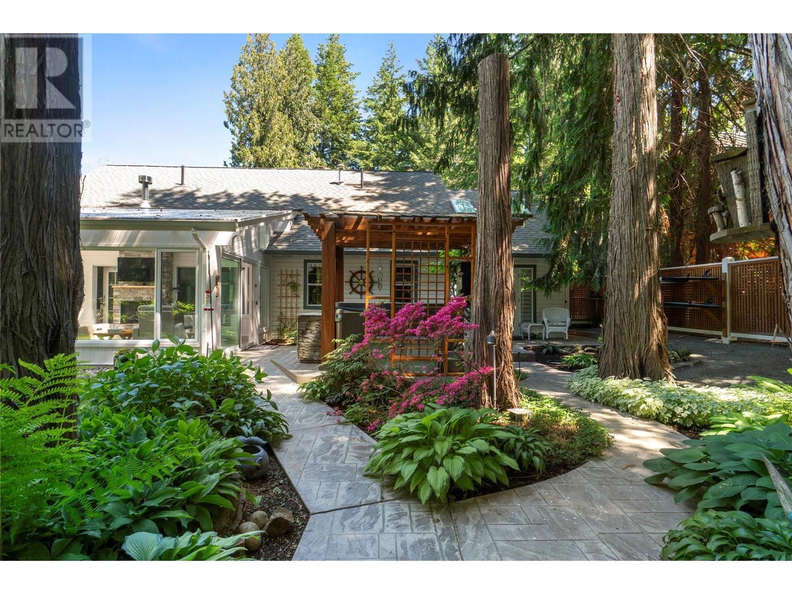 1047 Wharf Road, Scotch Creek, BC - Outdoor