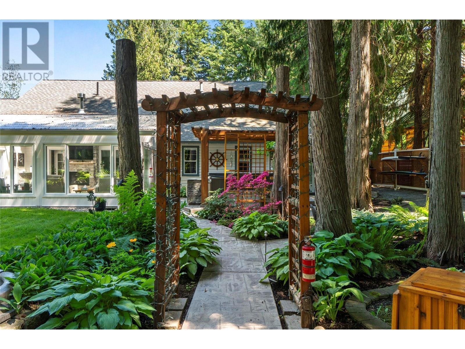 1047 Wharf Road, Scotch Creek, BC - Outdoor