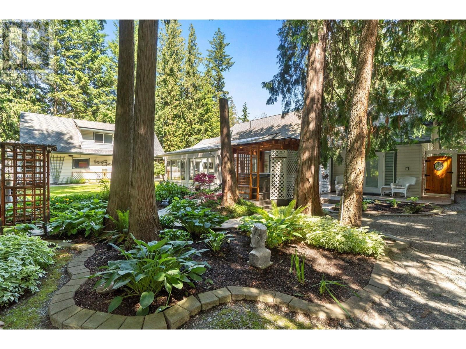 1047 Wharf Road, Scotch Creek, BC - Outdoor
