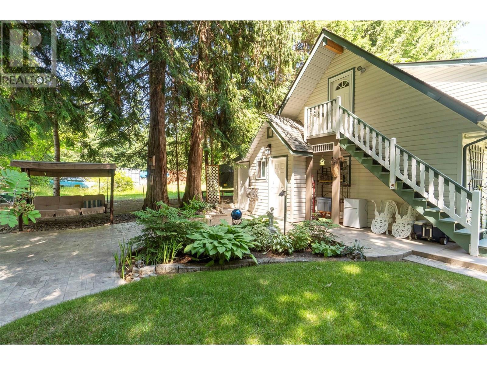1047 Wharf Road, Scotch Creek, BC - Outdoor