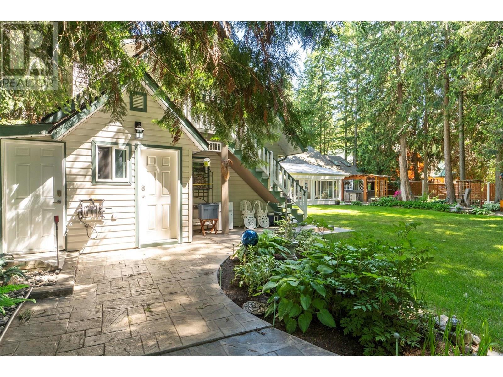 1047 Wharf Road, Scotch Creek, BC - Outdoor