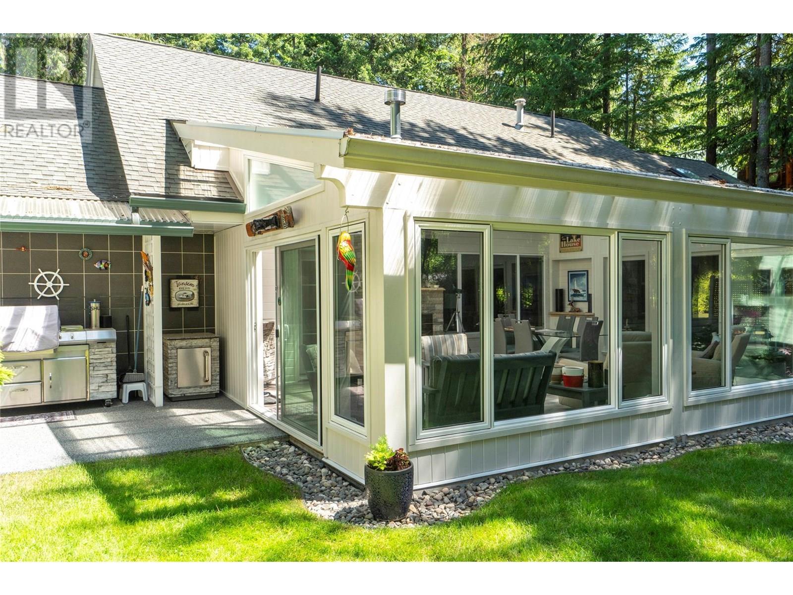 1047 Wharf Road, Scotch Creek, BC - Outdoor