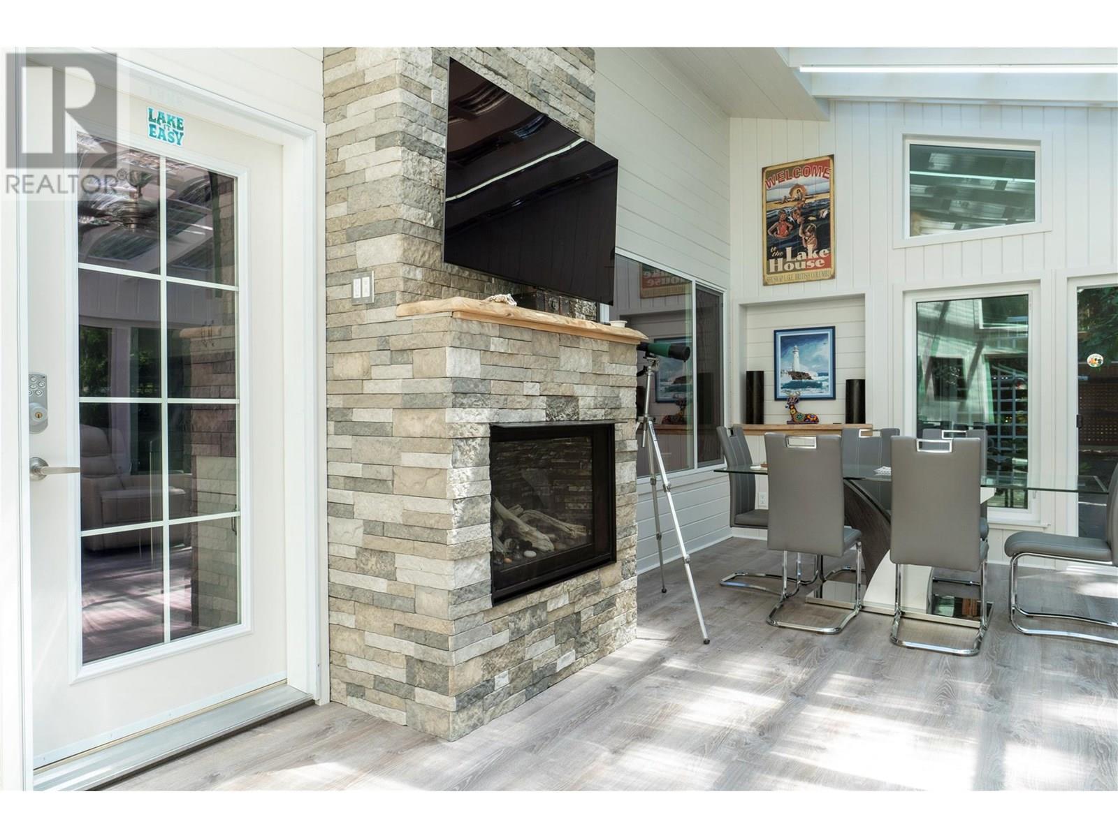 1047 Wharf Road, Scotch Creek, BC - With Fireplace