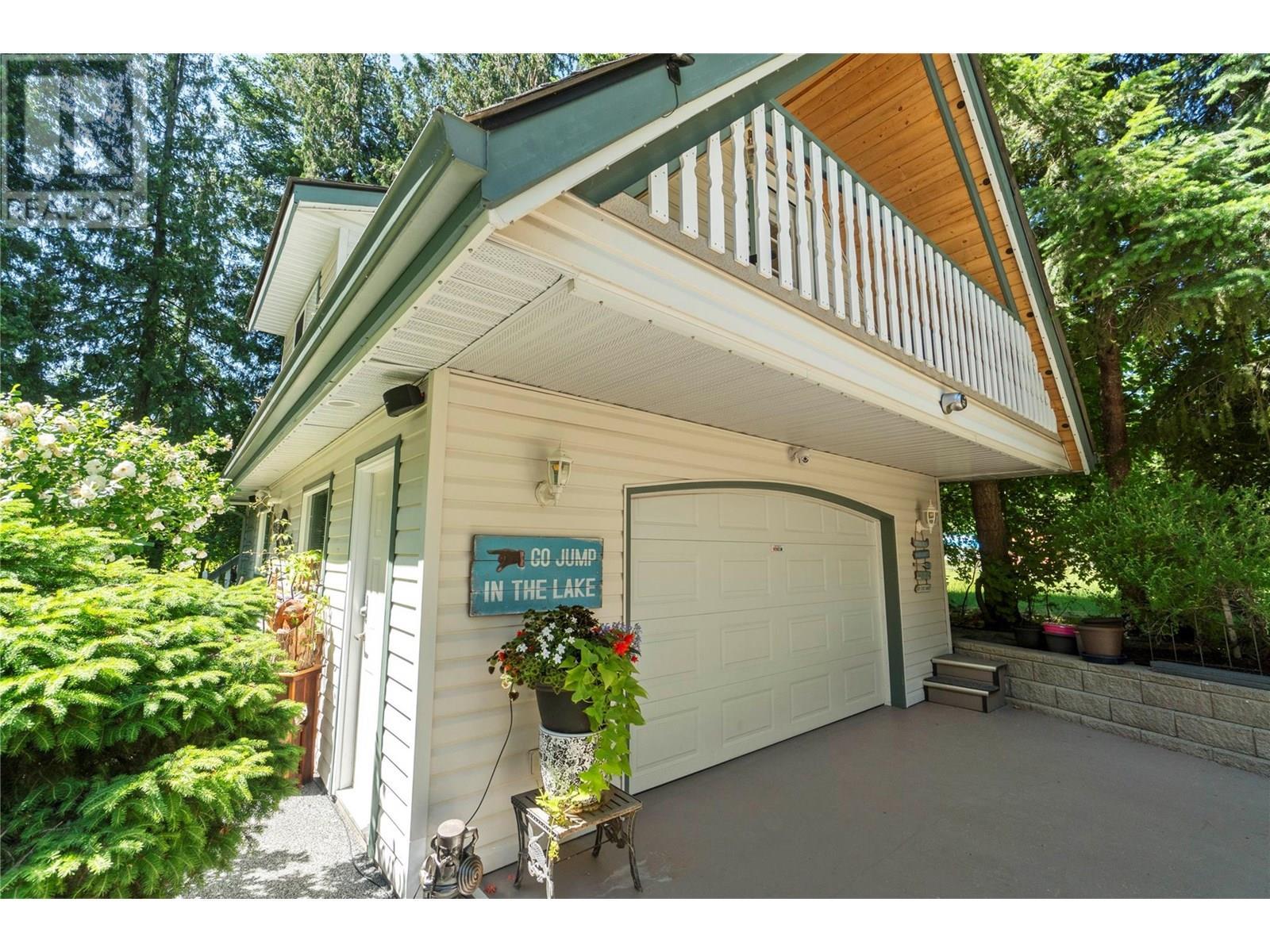 1047 Wharf Road, Scotch Creek, BC - Outdoor With Exterior