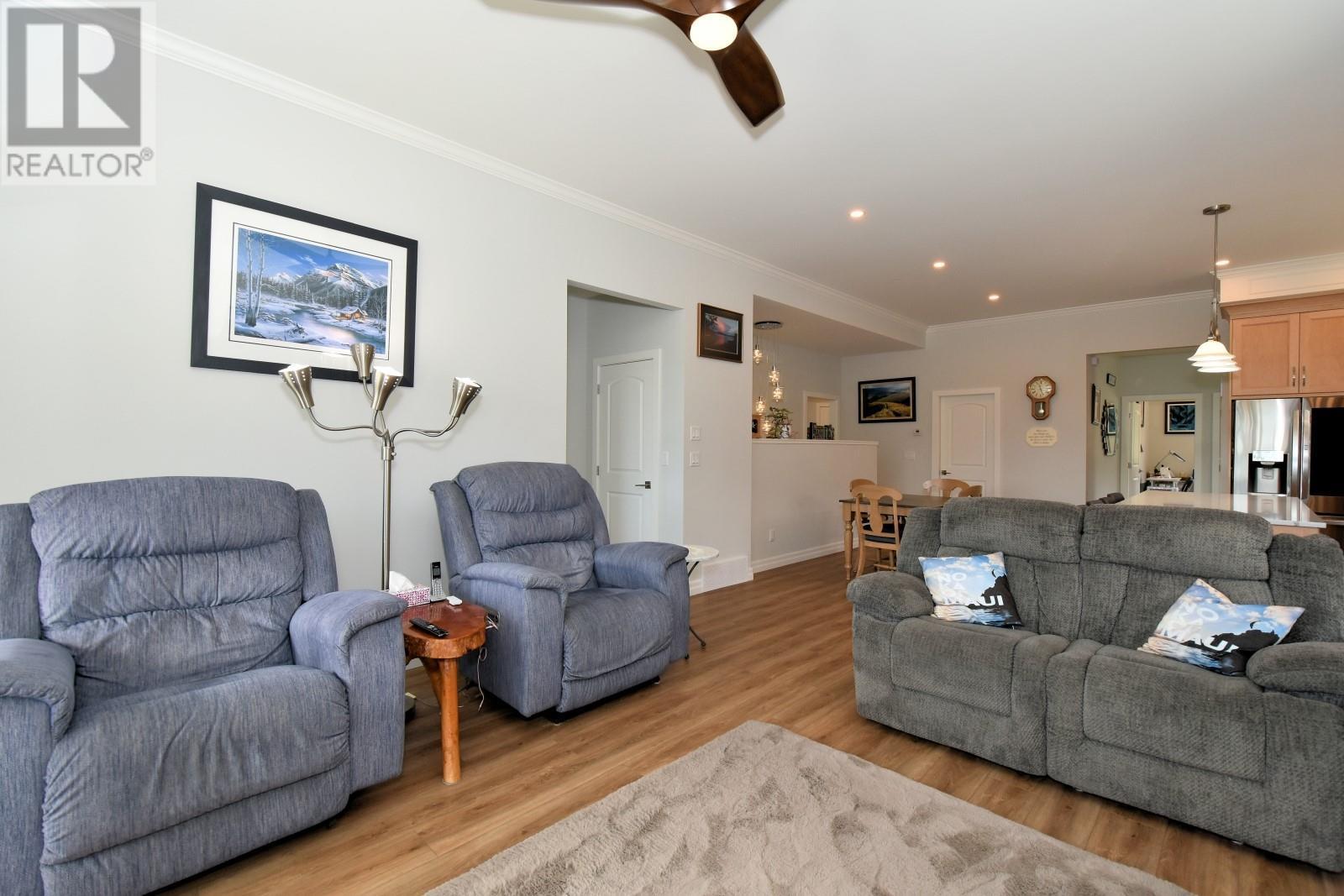 2715 Golf Course Drive Unit# 6, Blind Bay, BC - Indoor Photo Showing Living Room