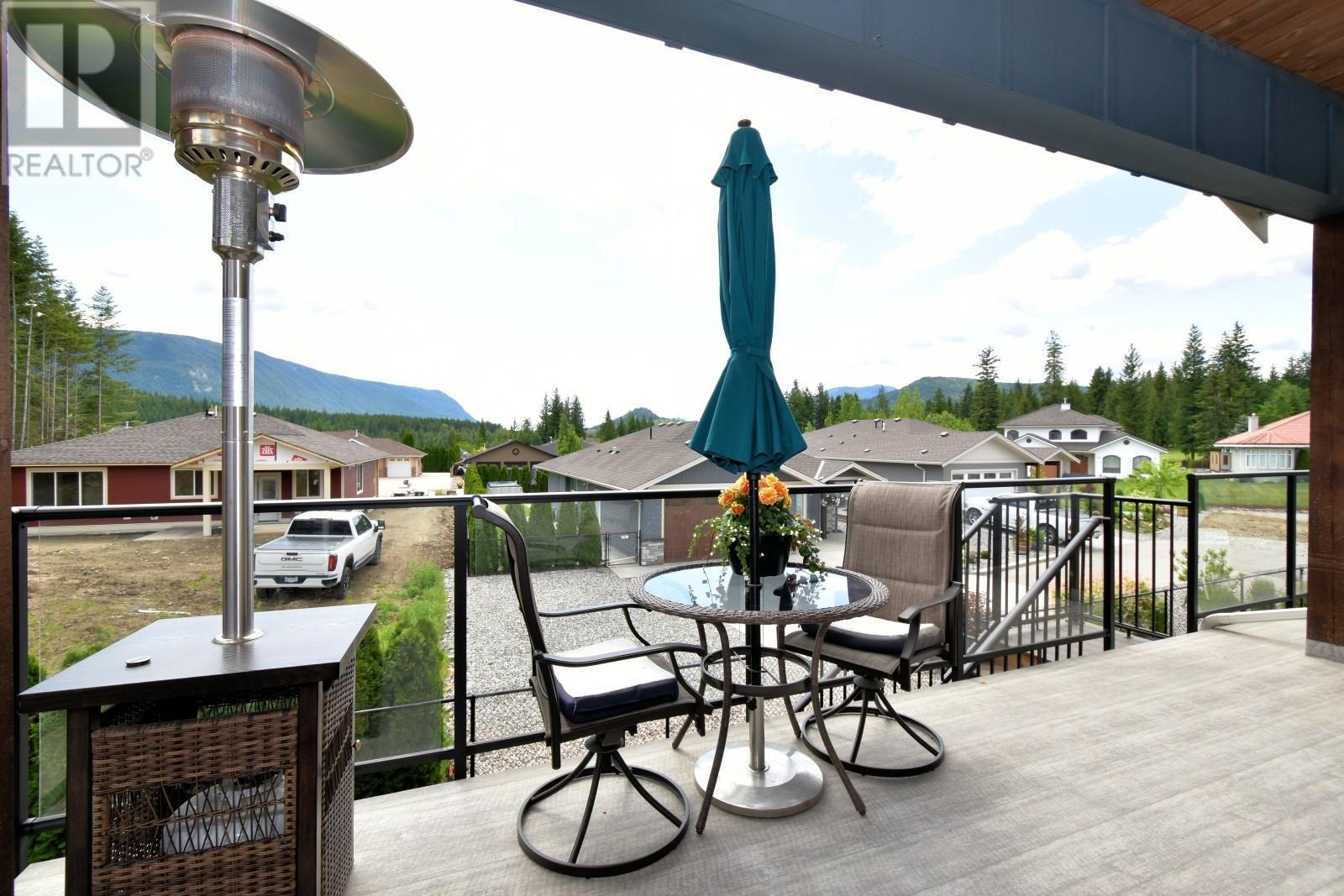 2715 Golf Course Drive Unit# 6, Blind Bay, BC - Outdoor With Exterior