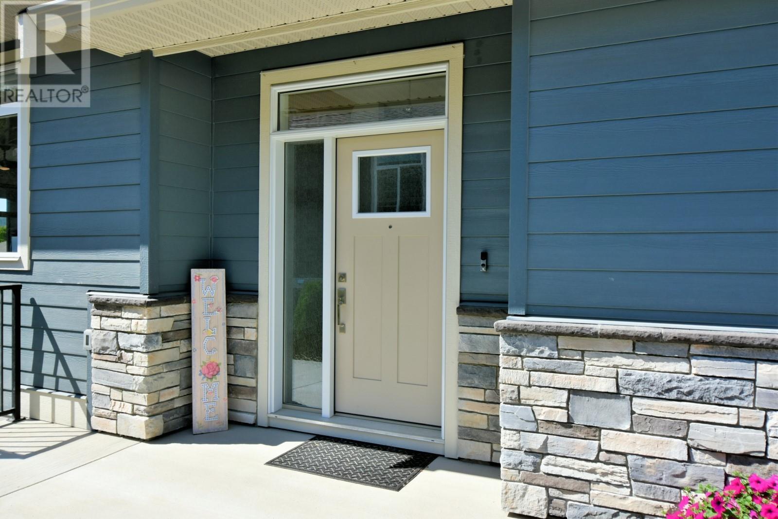 2715 Golf Course Drive Unit# 6, Blind Bay, BC - Outdoor With Exterior