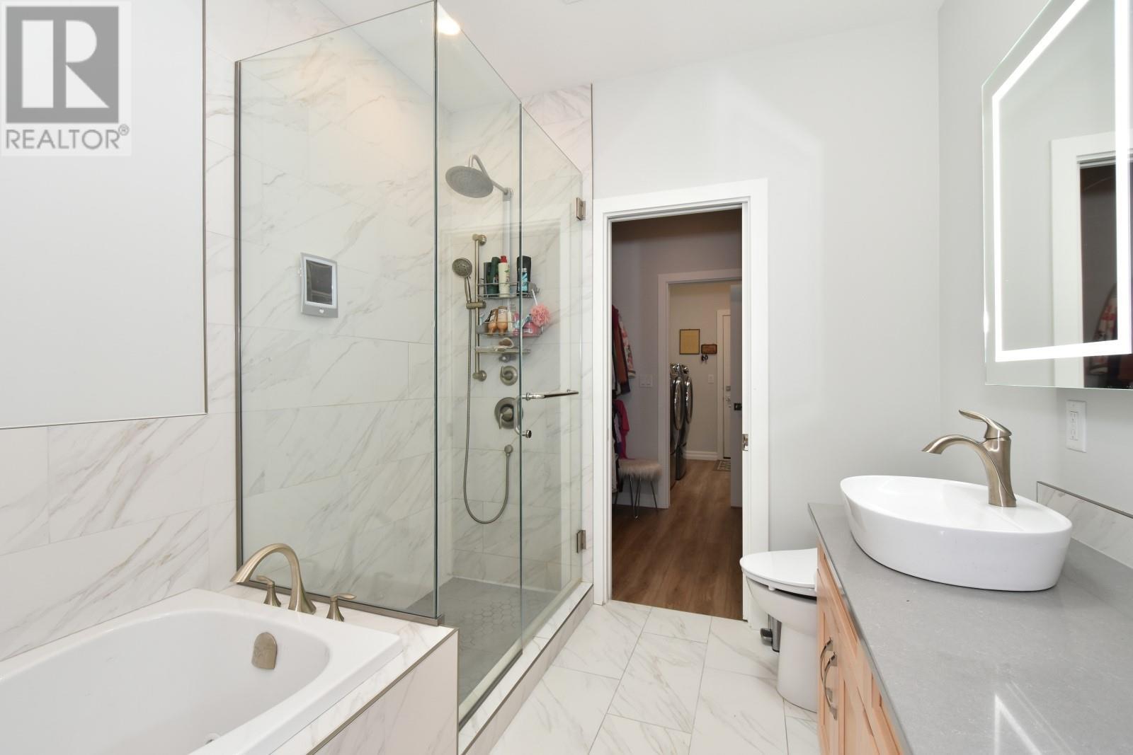 2715 Golf Course Drive Unit# 6, Blind Bay, BC - Indoor Photo Showing Bathroom