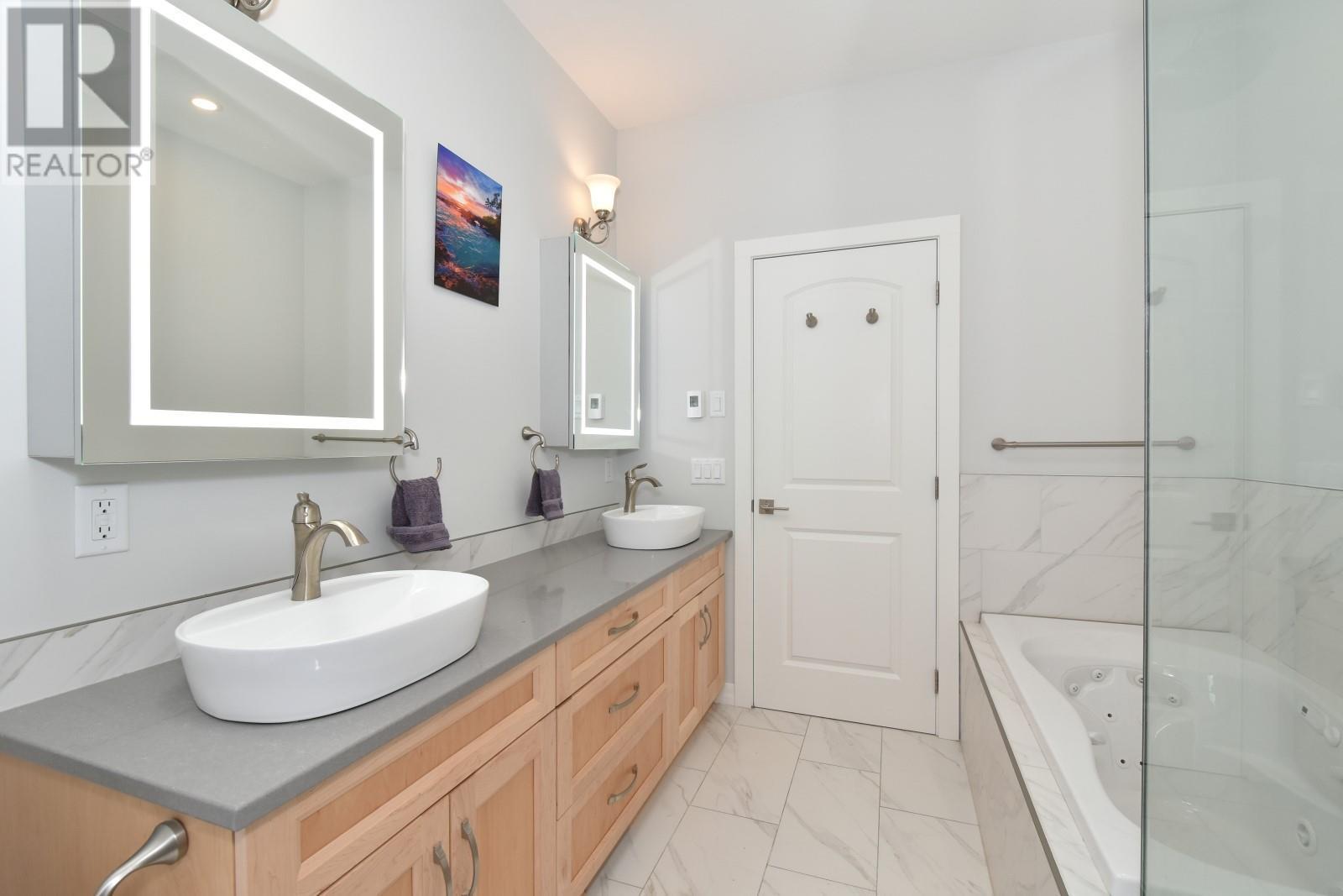 2715 Golf Course Drive Unit# 6, Blind Bay, BC - Indoor Photo Showing Bathroom