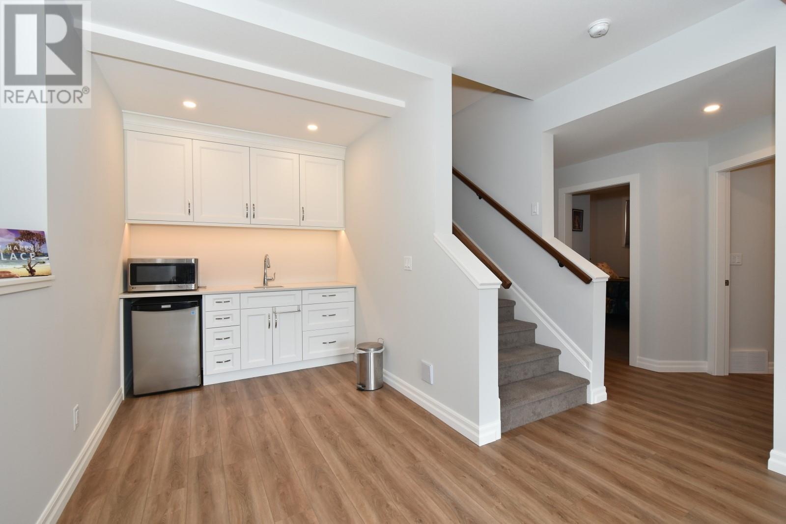 2715 Golf Course Drive Unit# 6, Blind Bay, BC - Indoor Photo Showing Kitchen