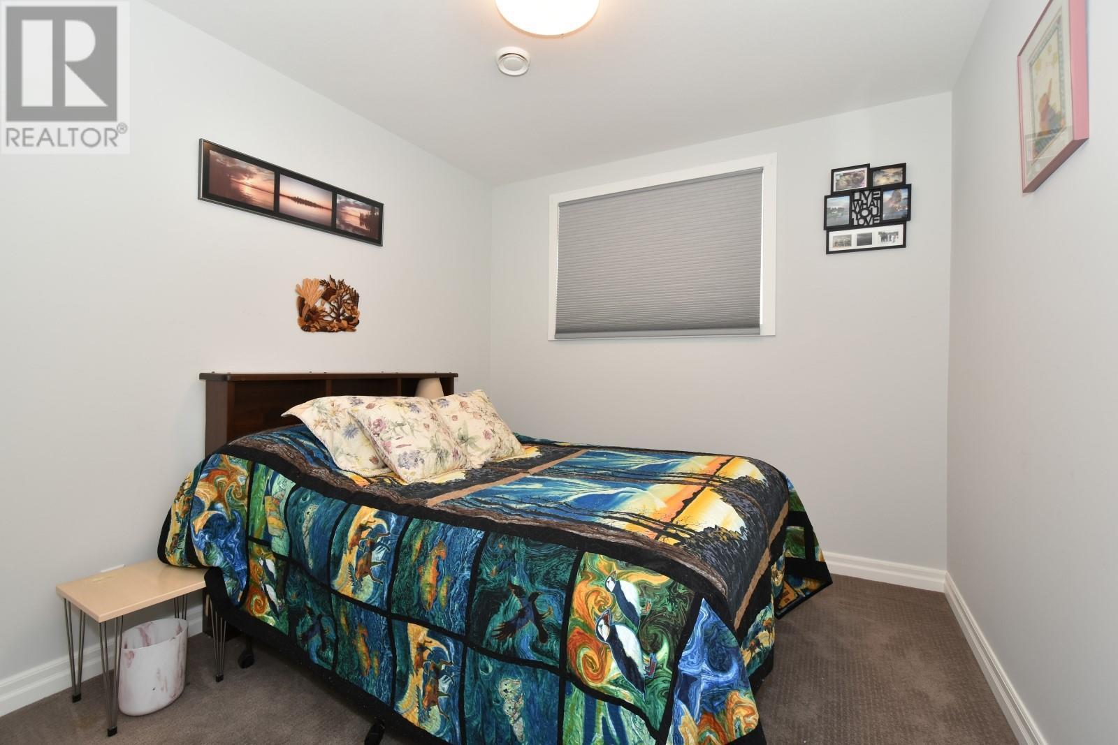 2715 Golf Course Drive Unit# 6, Blind Bay, BC - Indoor Photo Showing Bedroom