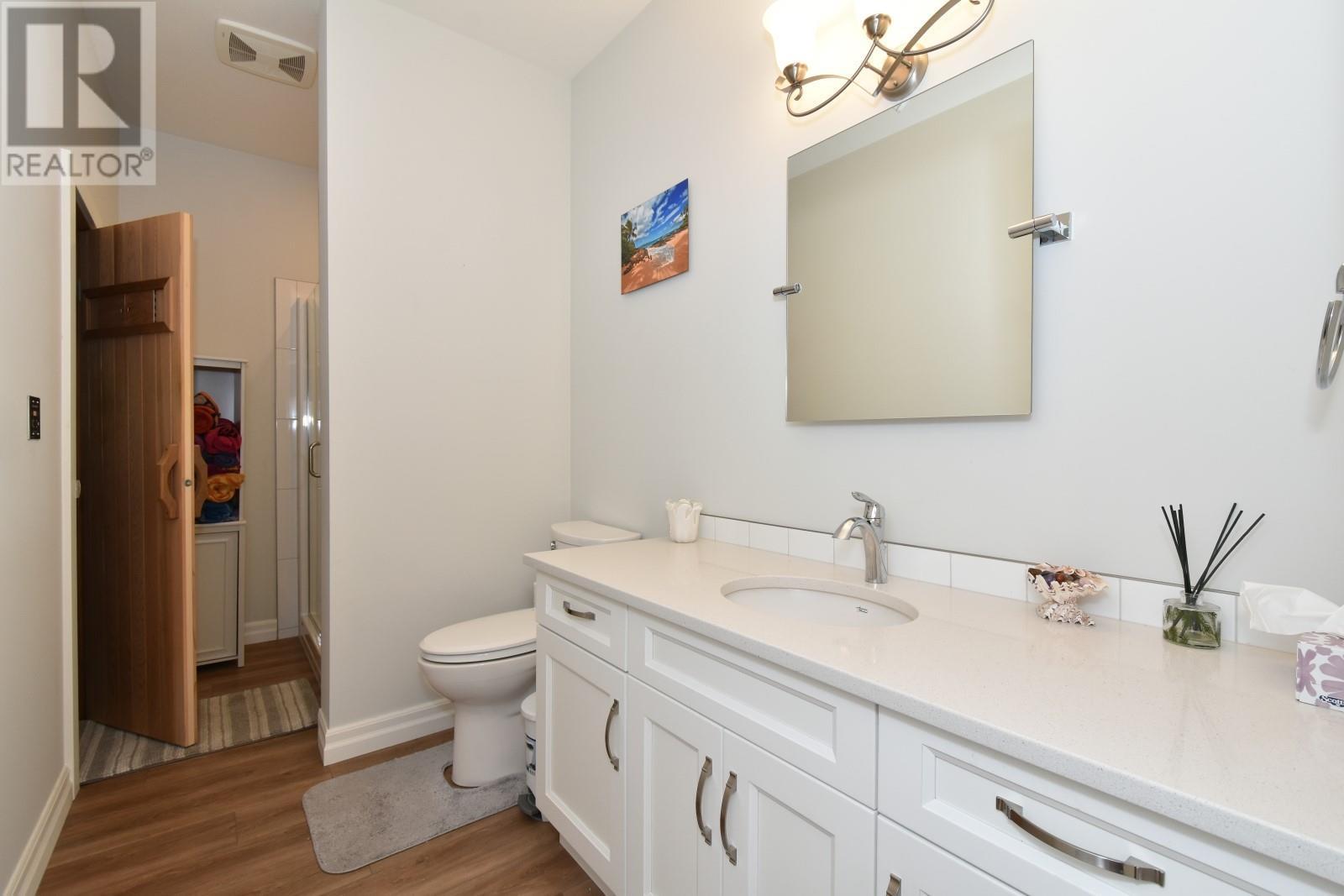 2715 Golf Course Drive Unit# 6, Blind Bay, BC - Indoor Photo Showing Bathroom