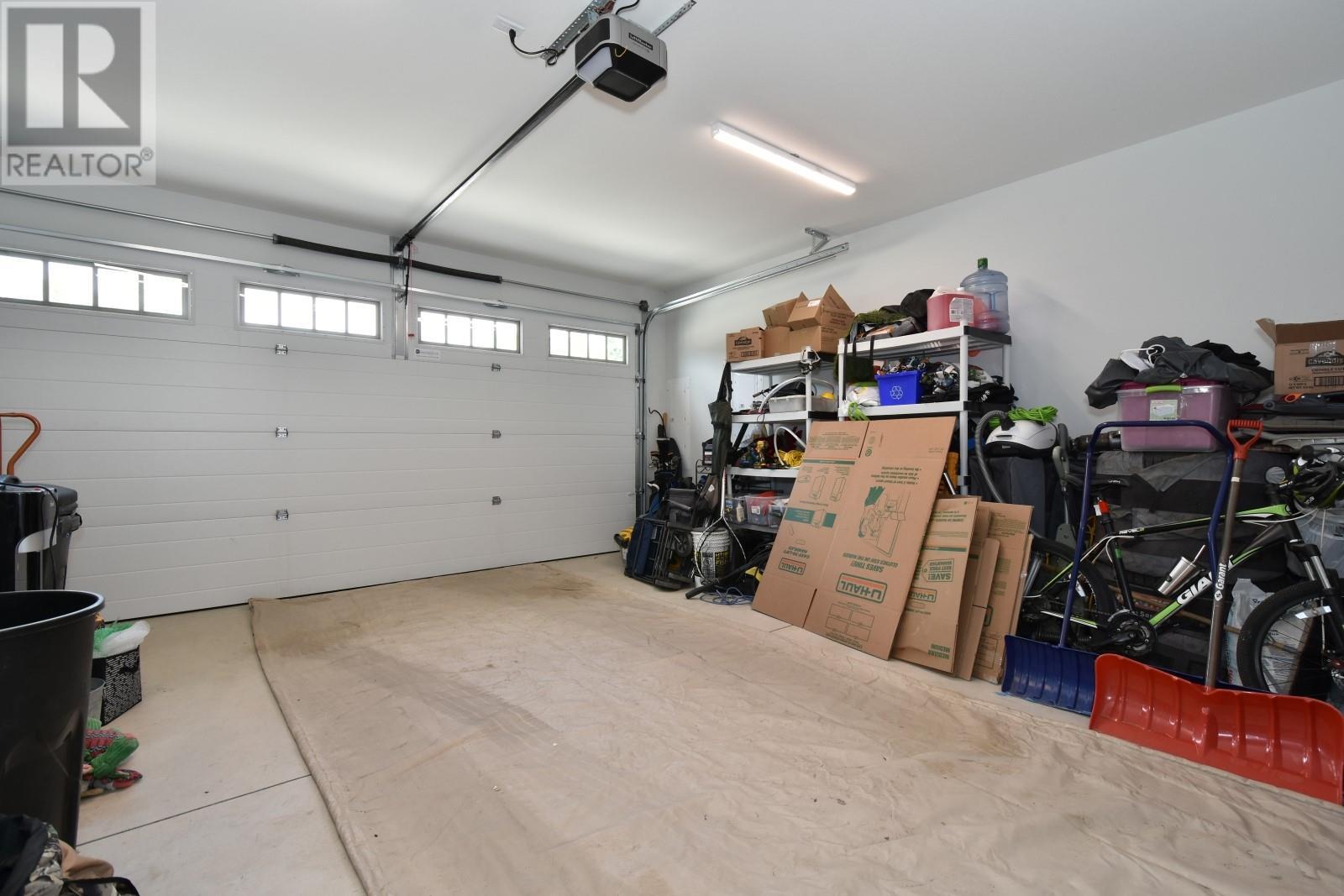 2715 Golf Course Drive Unit# 6, Blind Bay, BC - Indoor Photo Showing Garage