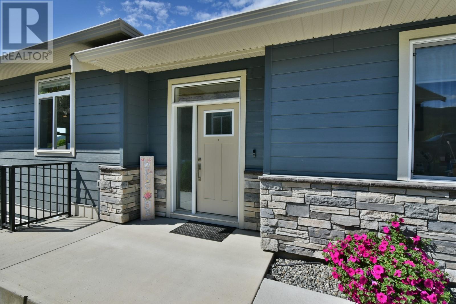 2715 Golf Course Drive Unit# 6, Blind Bay, BC - Outdoor With Exterior