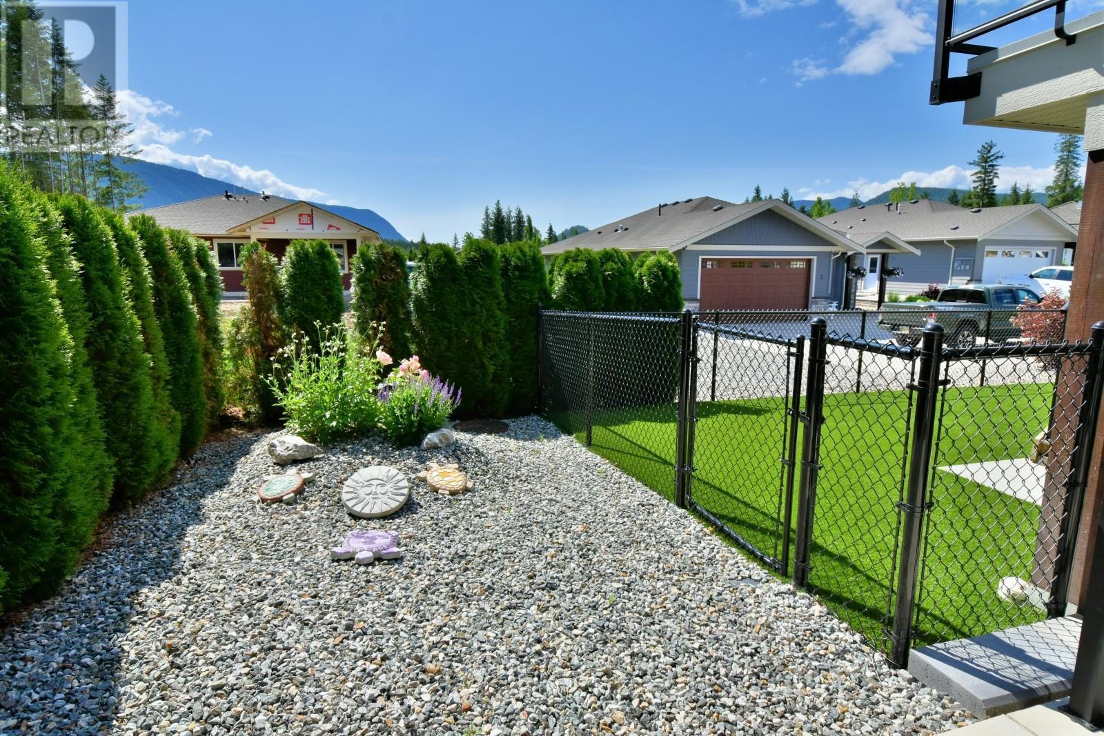 2715 Golf Course Drive Unit# 6, Blind Bay, BC - Outdoor