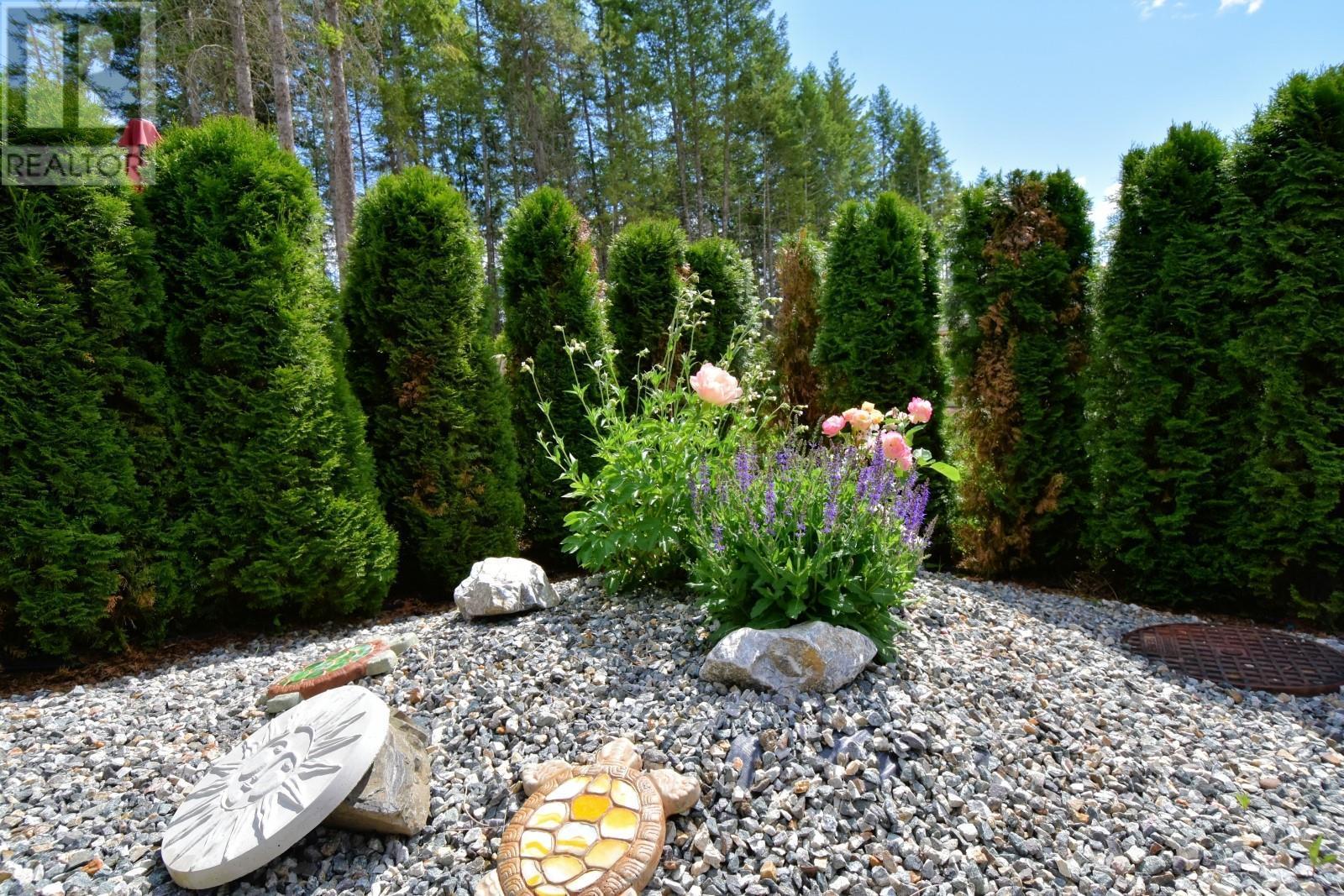 2715 Golf Course Drive Unit# 6, Blind Bay, BC - Outdoor