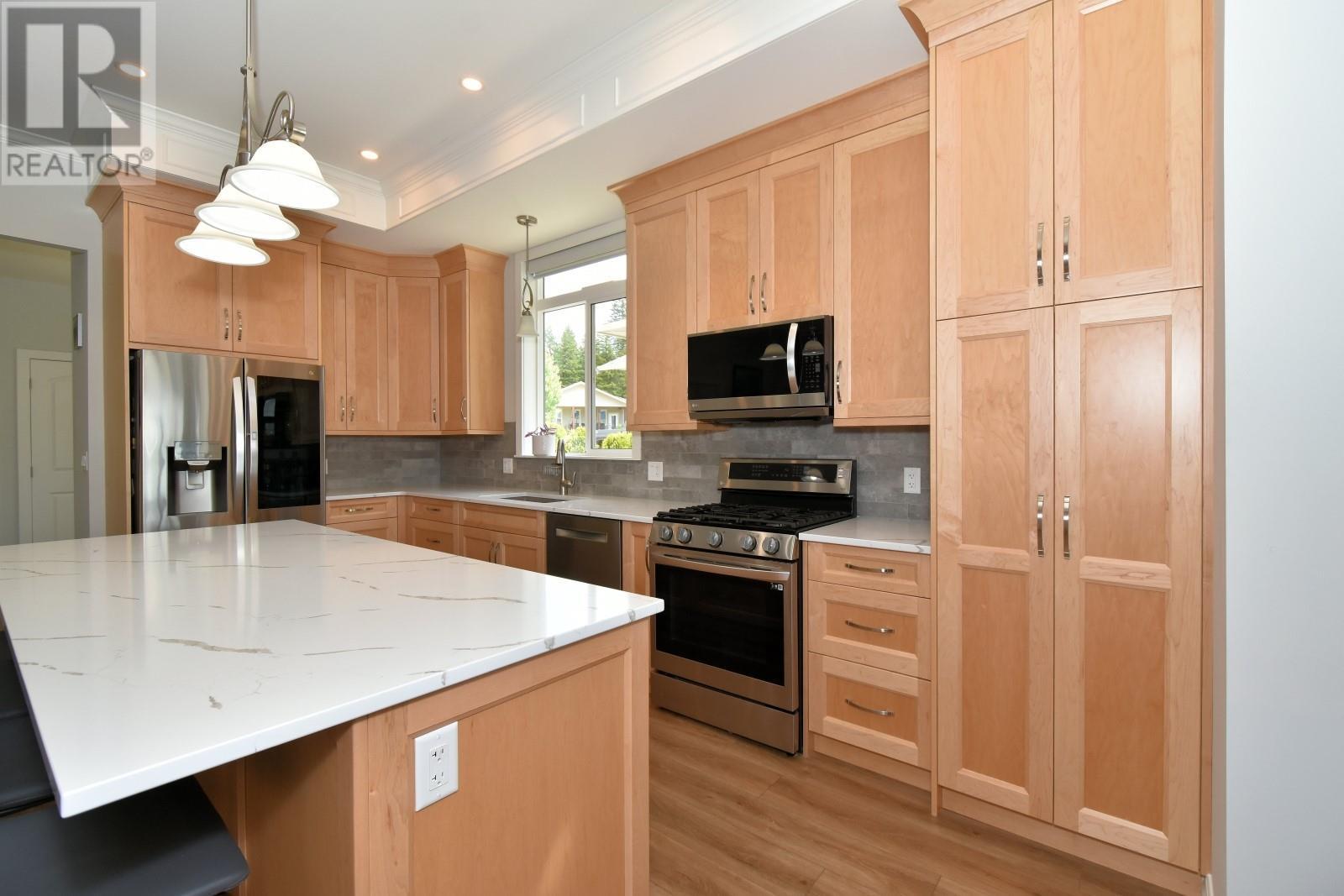 2715 Golf Course Drive Unit# 6, Blind Bay, BC - Indoor Photo Showing Kitchen
