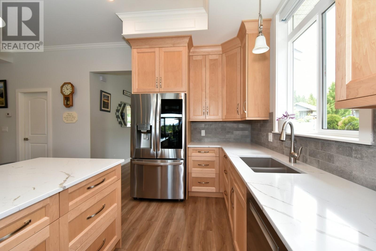 2715 Golf Course Drive Unit# 6, Blind Bay, BC - Indoor Photo Showing Kitchen With Double Sink