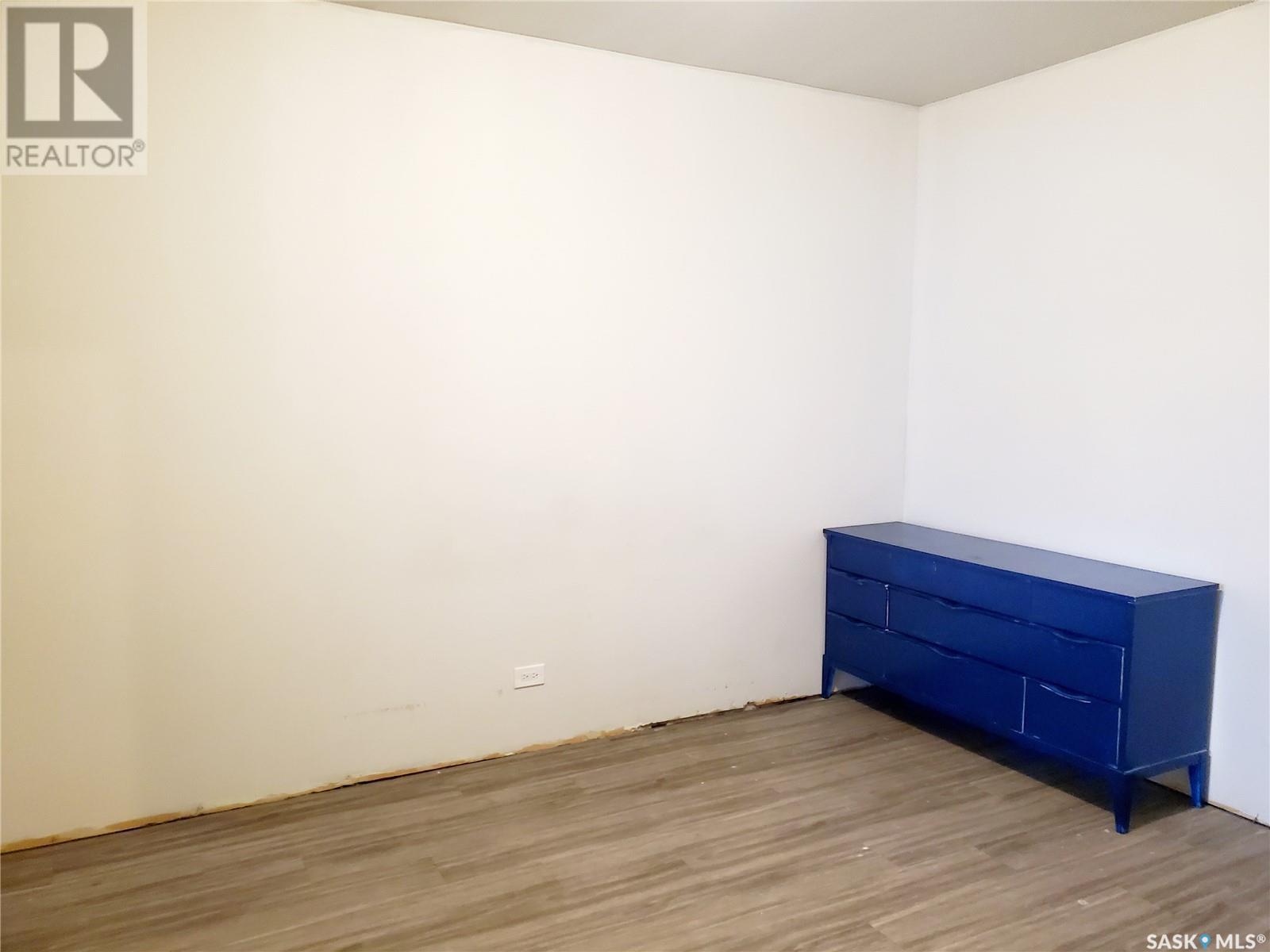 228 4Th Street E, Ponteix, SK - Indoor