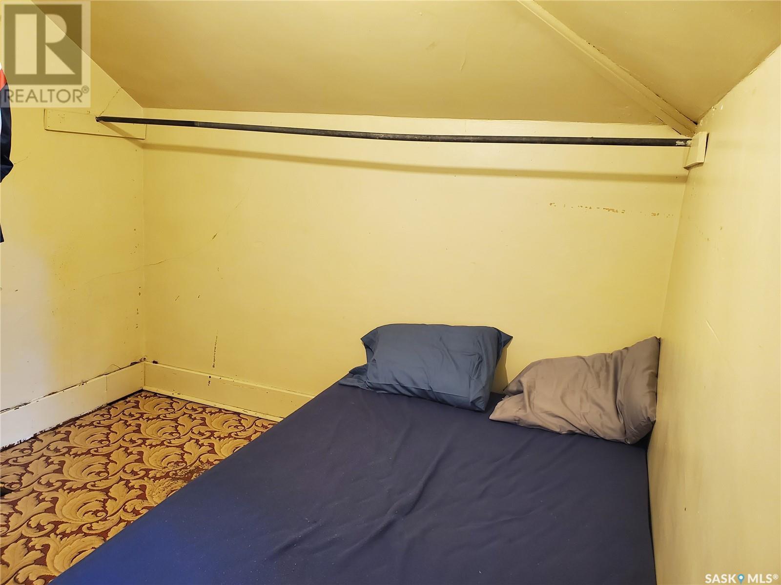 228 4Th Street E, Ponteix, SK - Indoor