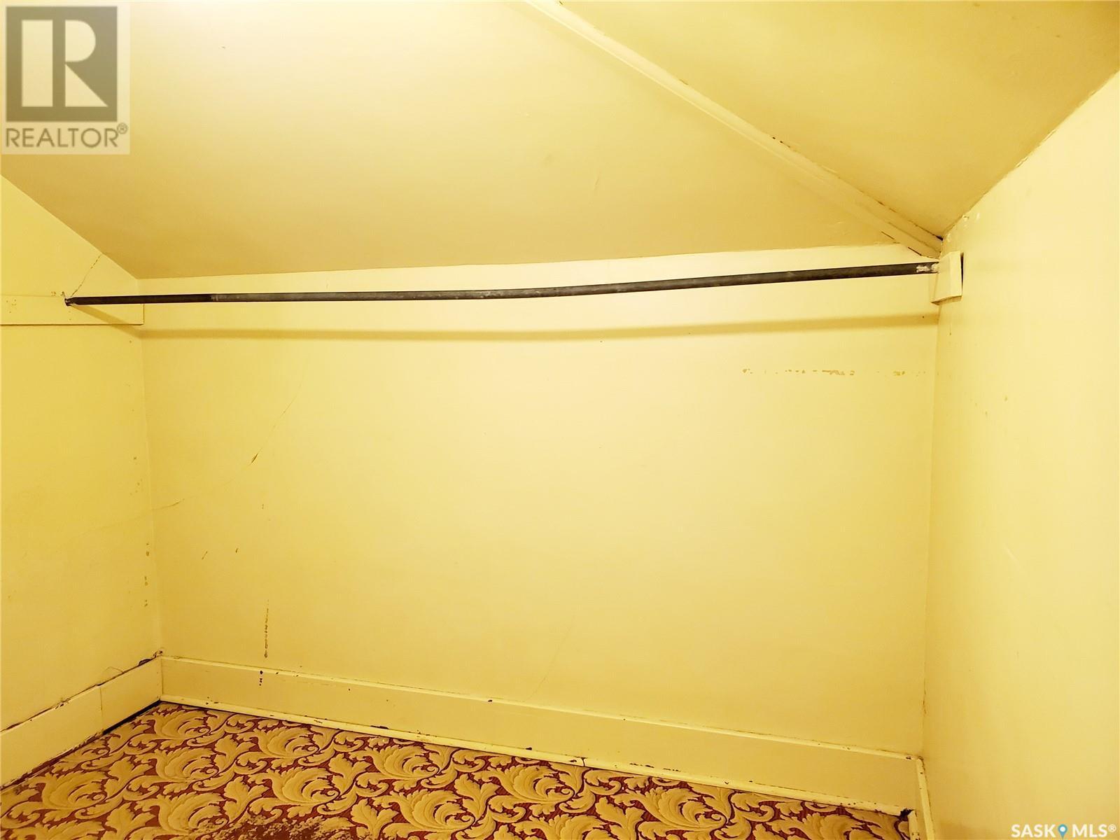 228 4Th Street E, Ponteix, SK - Indoor