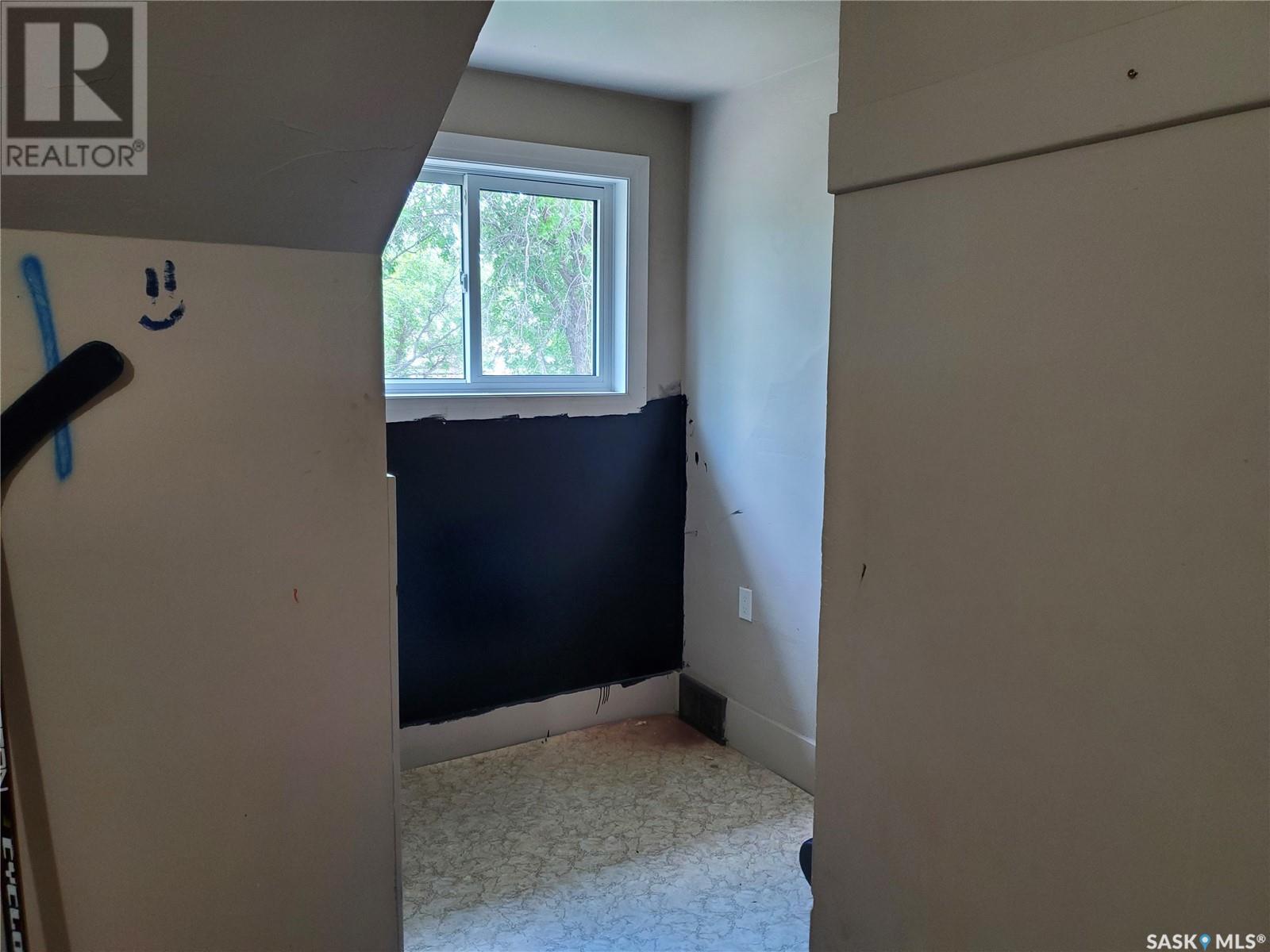 228 4Th Street E, Ponteix, SK - Indoor Photo Showing Other Room