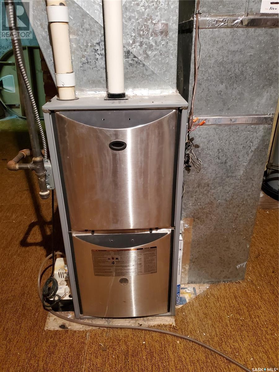 228 4Th Street E, Ponteix, SK - Indoor Photo Showing Basement