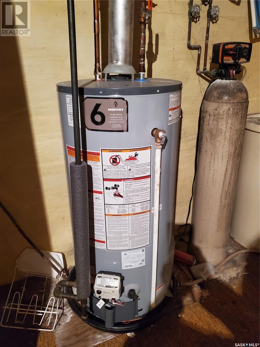 228 4Th Street E, Ponteix, SK - Indoor Photo Showing Basement