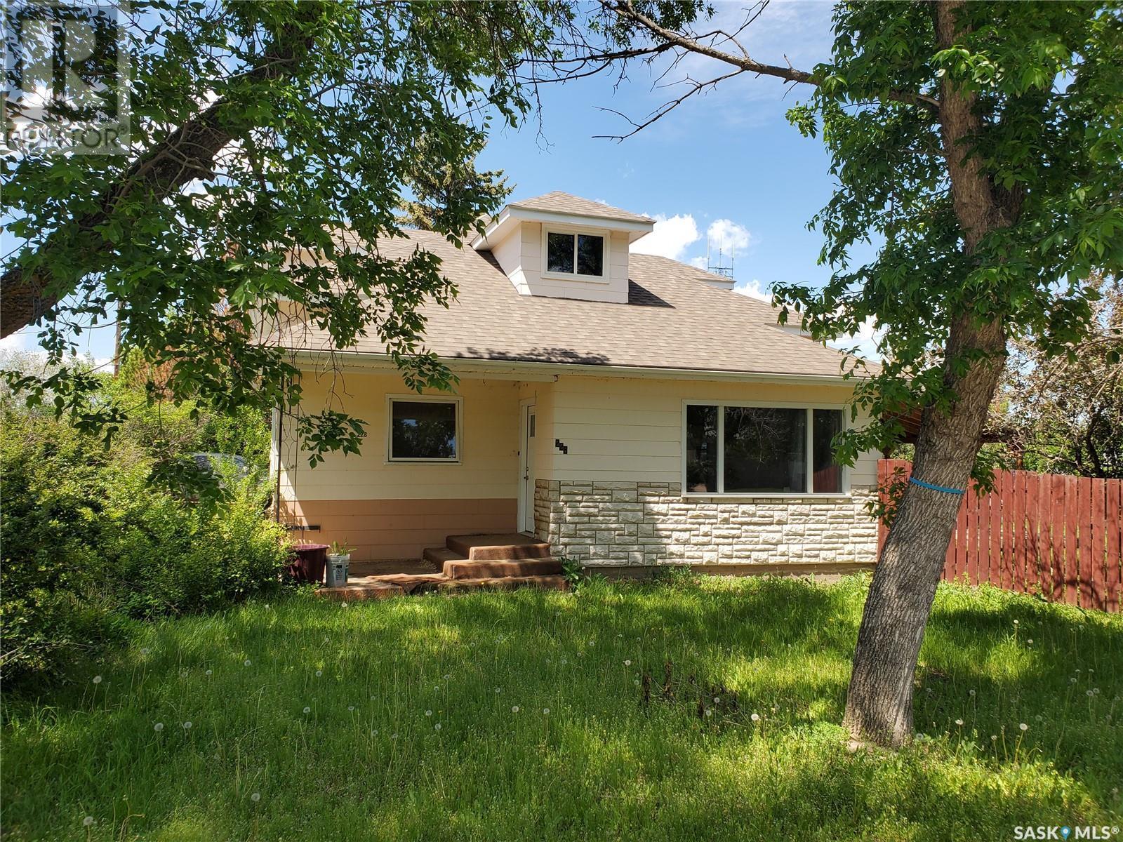 228 4Th Street E, Ponteix, SK - Outdoor