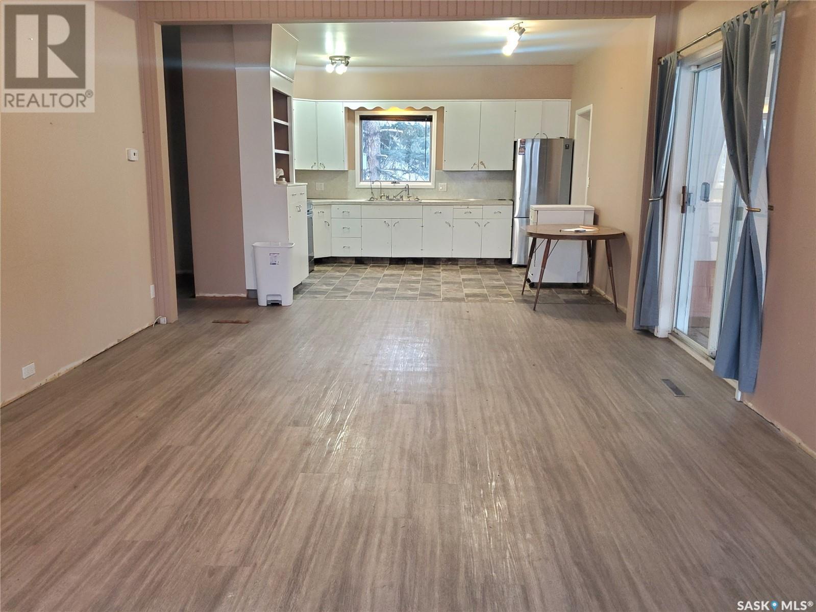 228 4Th Street E, Ponteix, SK - Indoor Photo Showing Kitchen