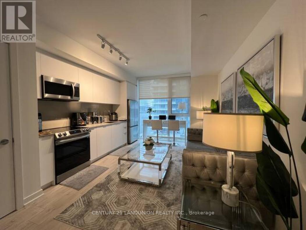 1006 - 357 King Street W, Toronto, ON - Indoor Photo Showing Kitchen