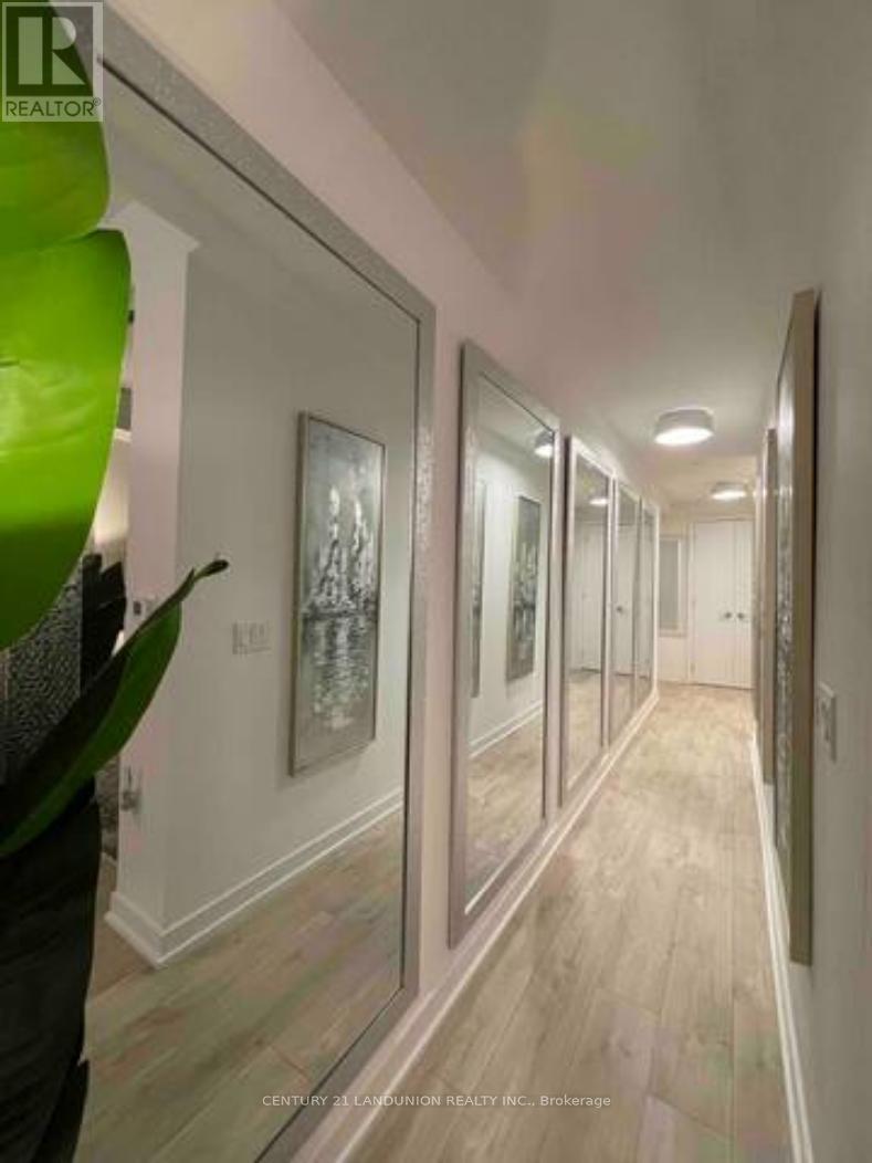 1006 - 357 King Street W, Toronto, ON - Indoor Photo Showing Other Room