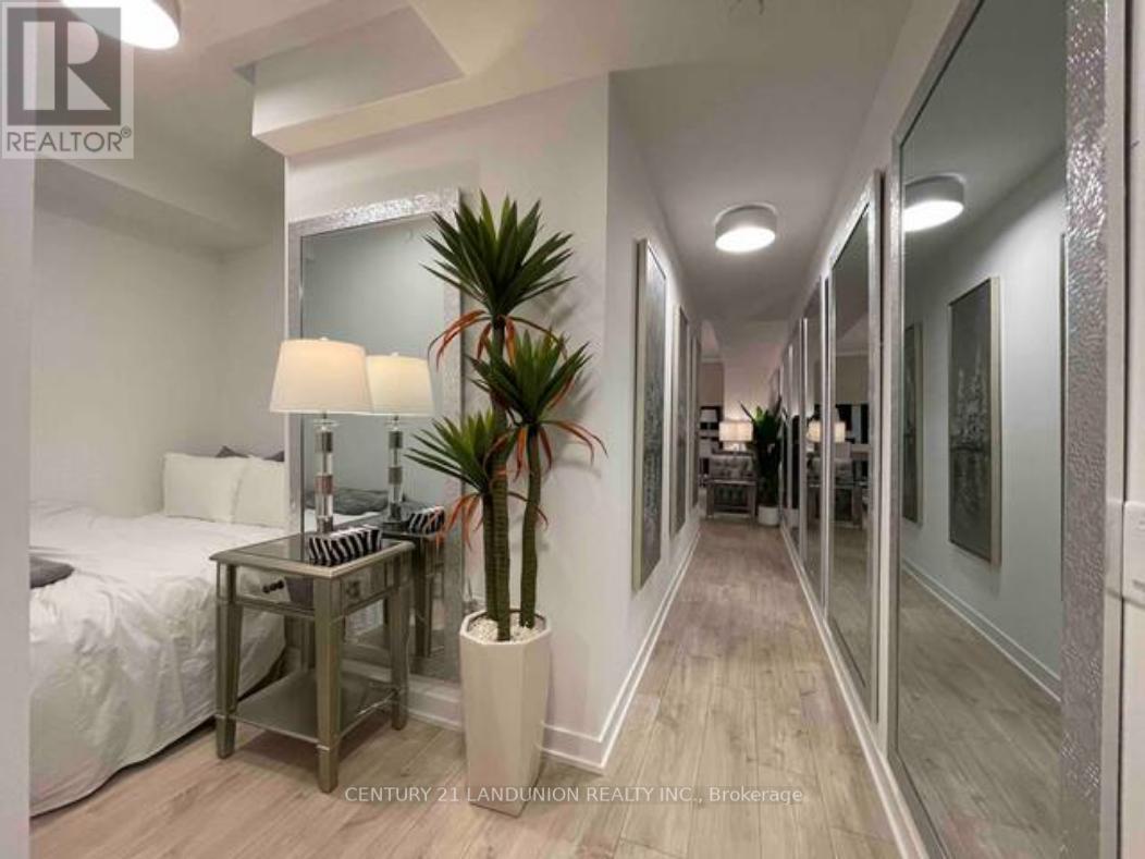 1006 - 357 King Street W, Toronto, ON - Indoor