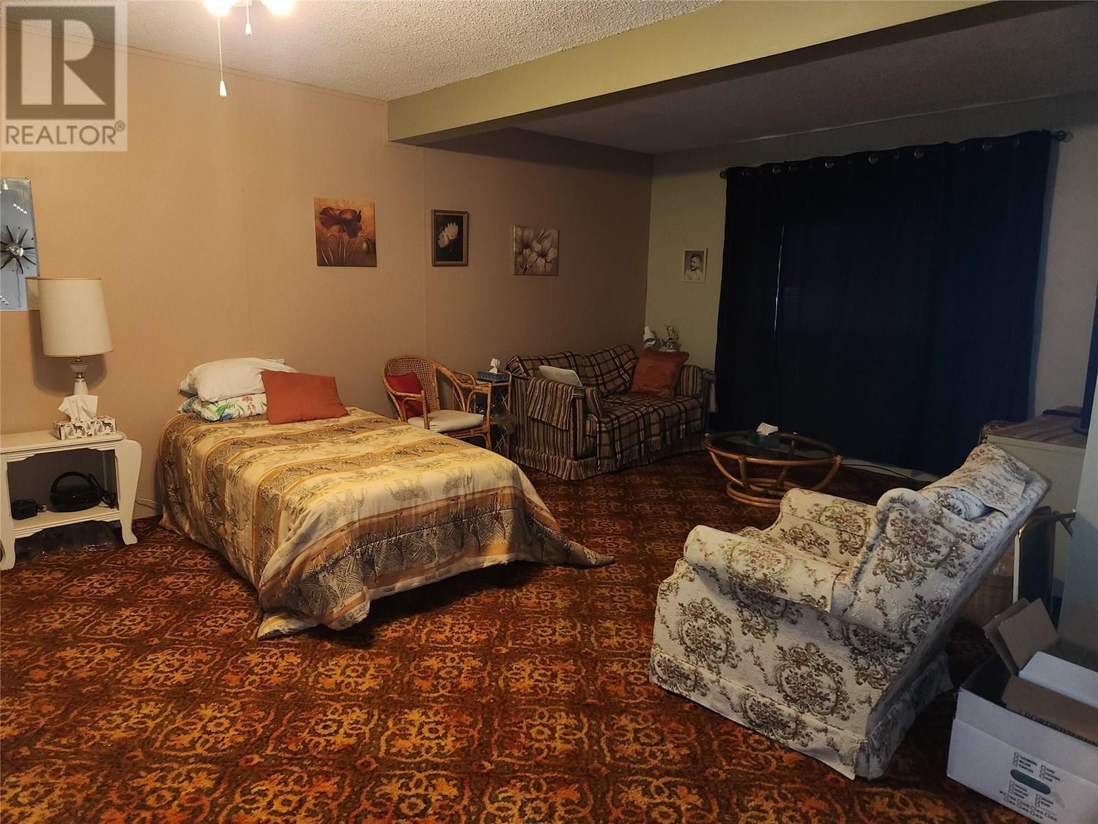36 Finch Crescent, Osoyoos, BC - Indoor Photo Showing Bedroom