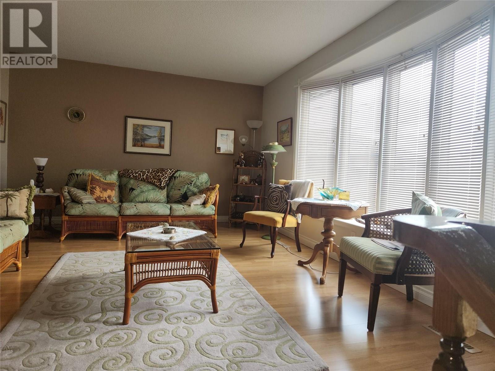 36 Finch Crescent, Osoyoos, BC - Indoor Photo Showing Living Room