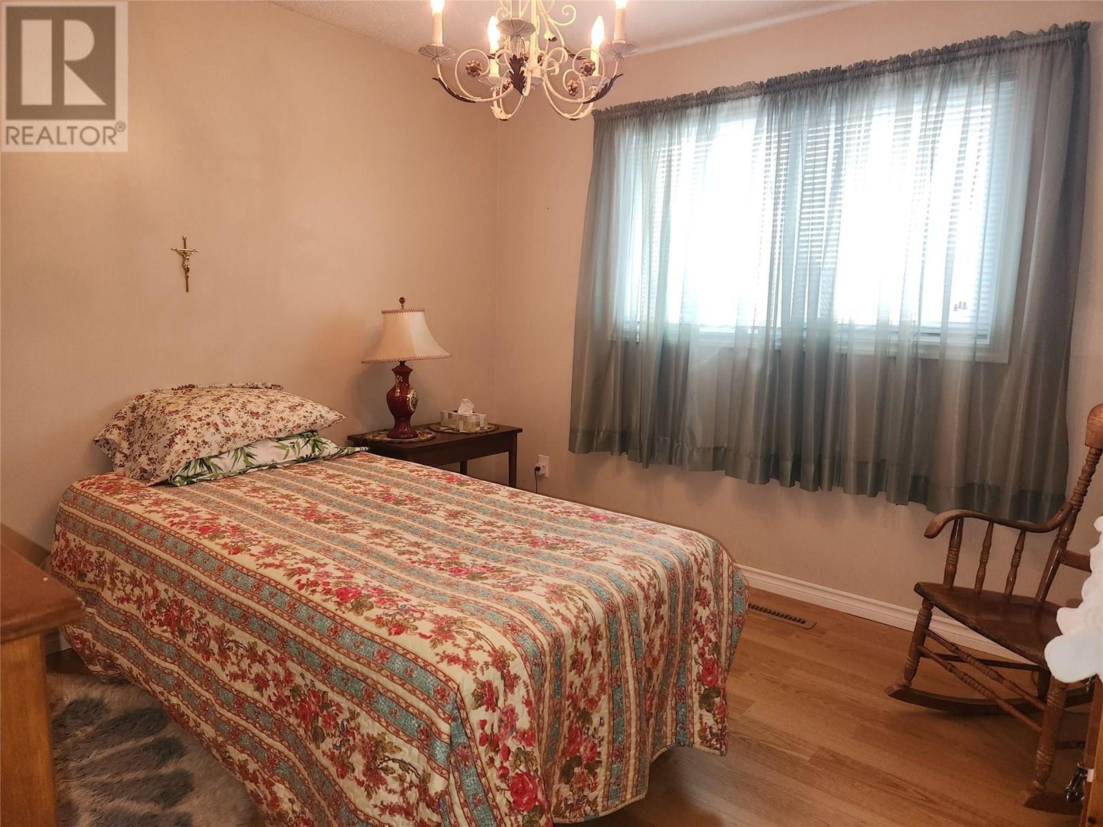 36 Finch Crescent, Osoyoos, BC - Indoor Photo Showing Bedroom