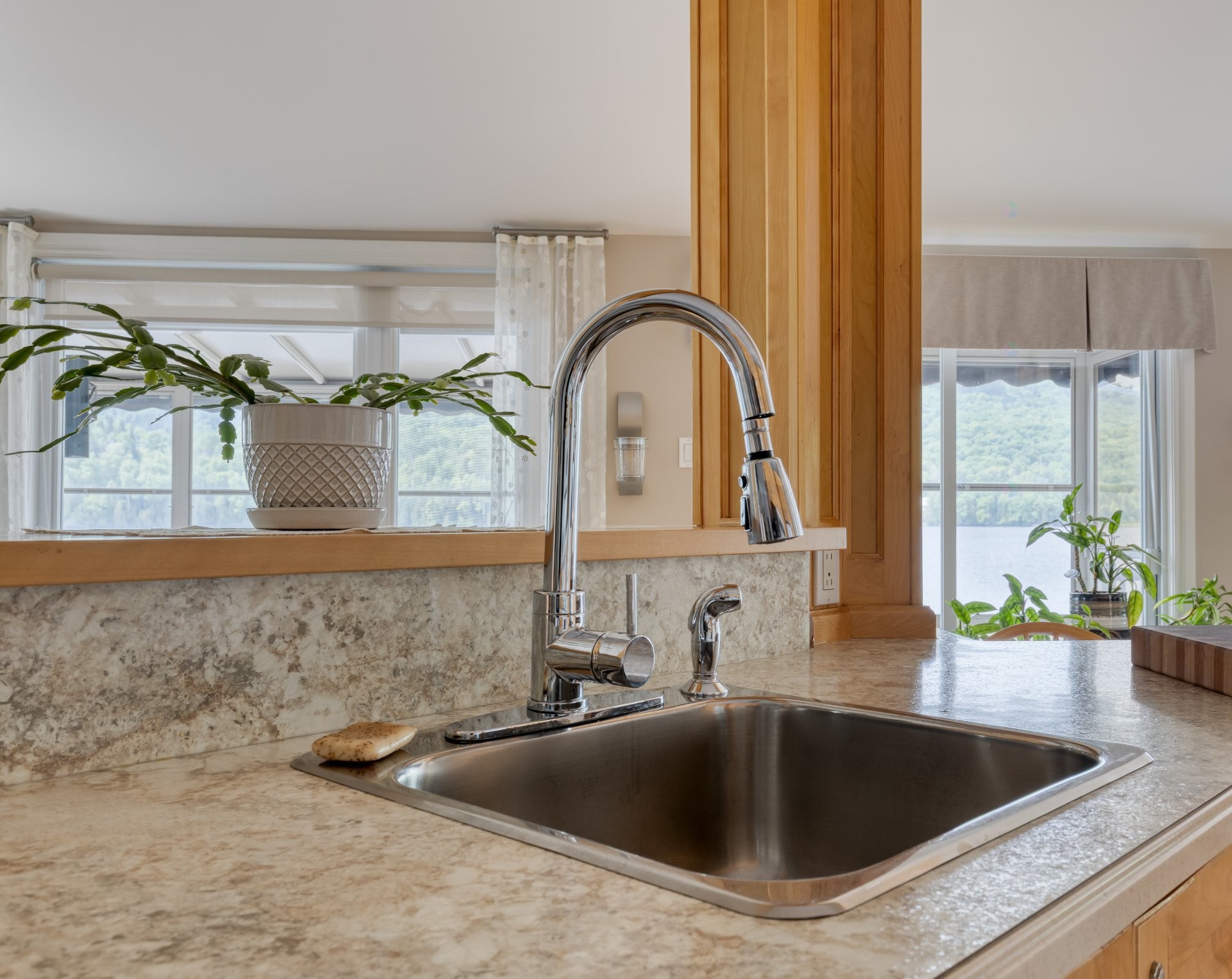 Cuisine - 471 Ch. Des Pins, Saint-Zénon, QC - Indoor Photo Showing Kitchen