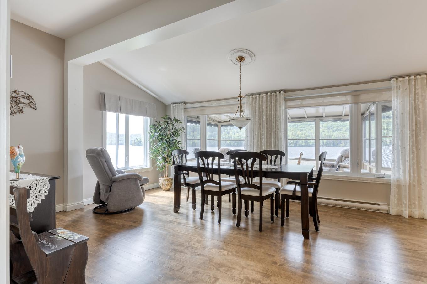 Dining room - 471 Ch. Des Pins, Saint-Zénon, QC - Indoor Photo Showing Dining Room
