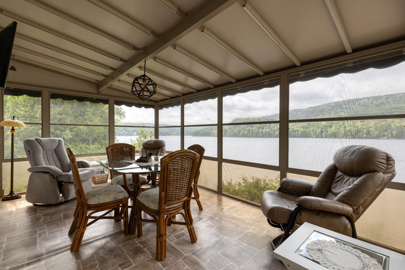 Veranda - 471 Ch. Des Pins, Saint-Zénon, QC - Indoor