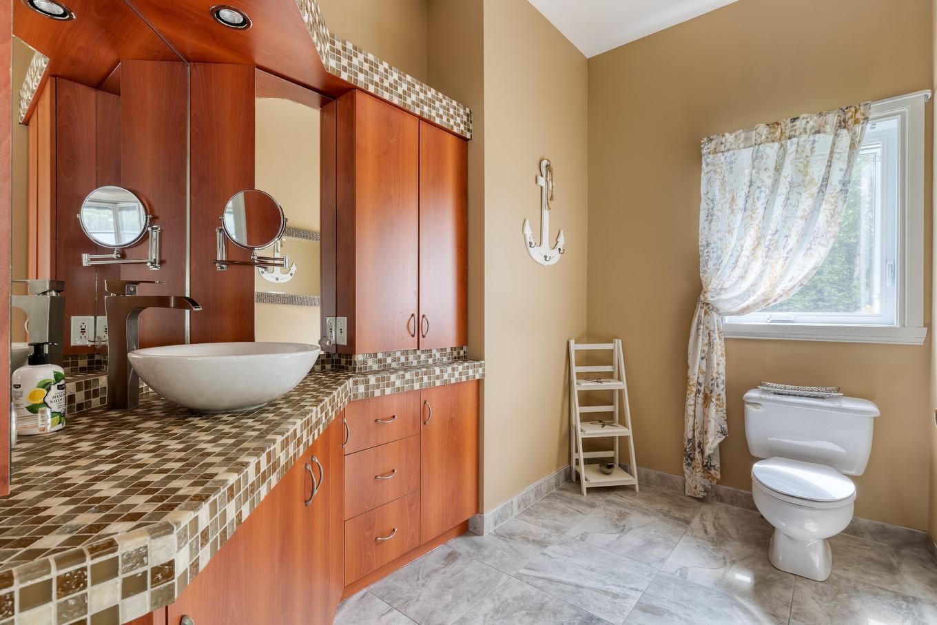 Powder room - 471 Ch. Des Pins, Saint-Zénon, QC - Indoor Photo Showing Bathroom