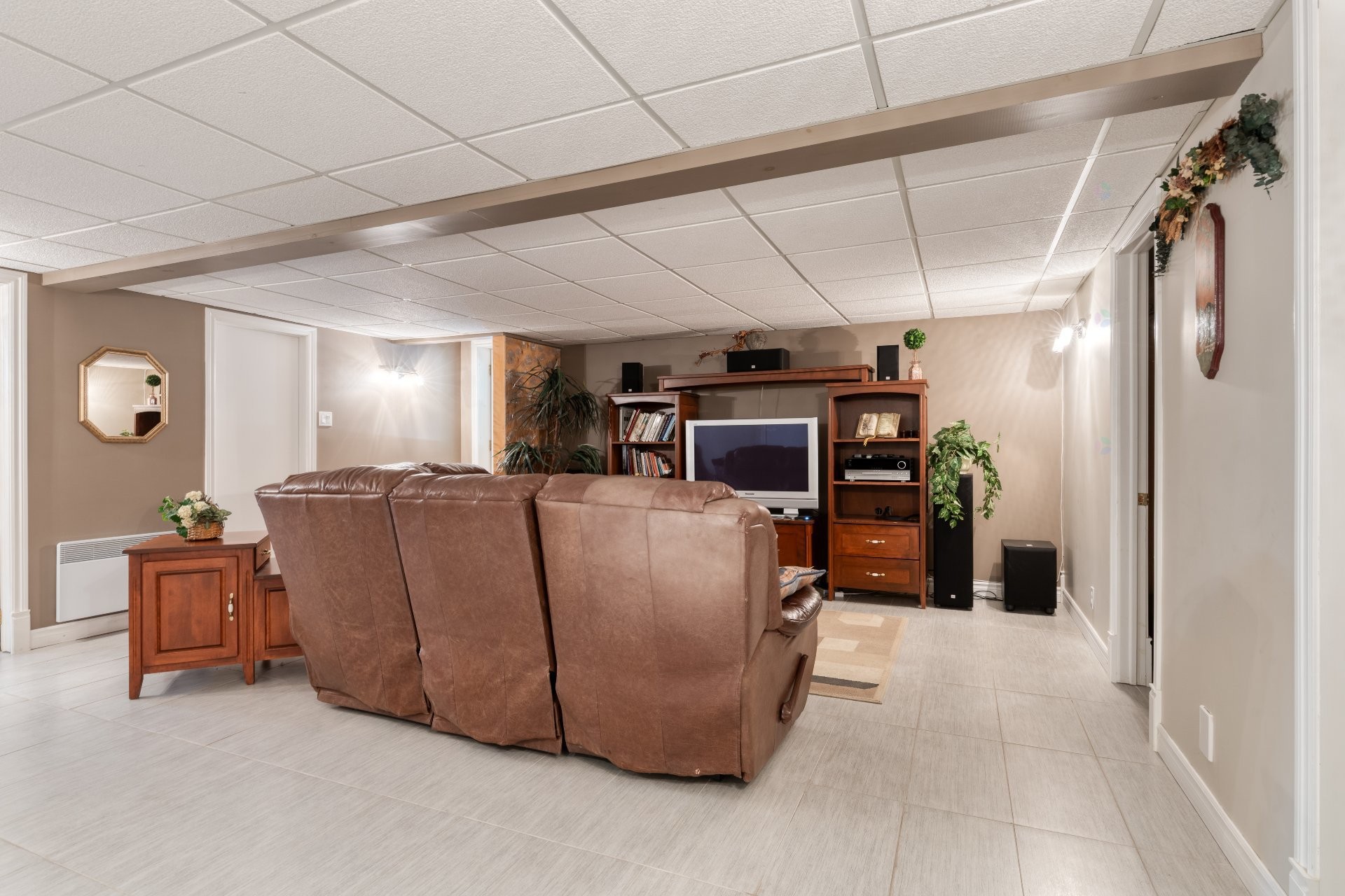 Salle familiale - 471 Ch. Des Pins, Saint-Zénon, QC - Indoor