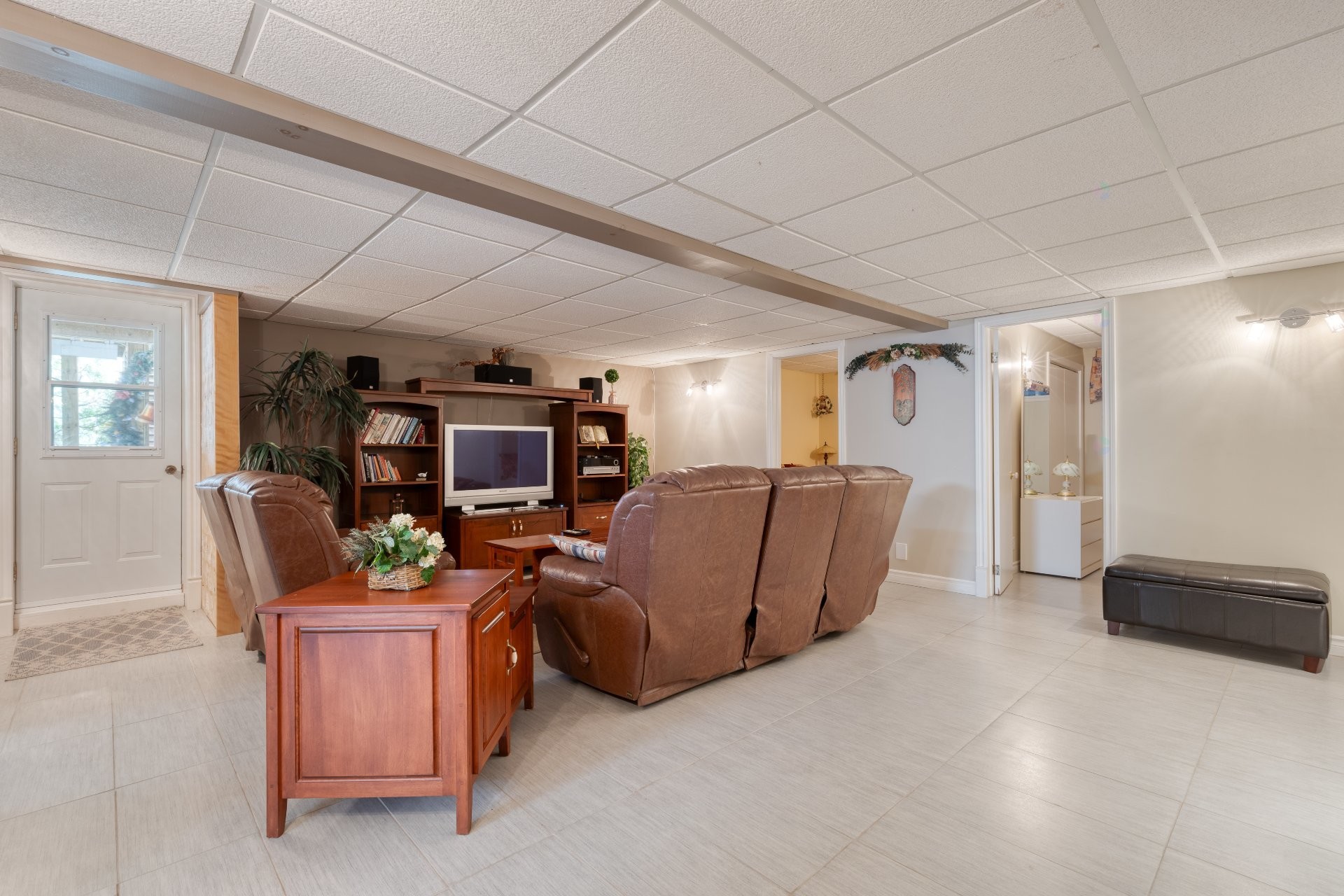 Salle familiale - 471 Ch. Des Pins, Saint-Zénon, QC - Indoor